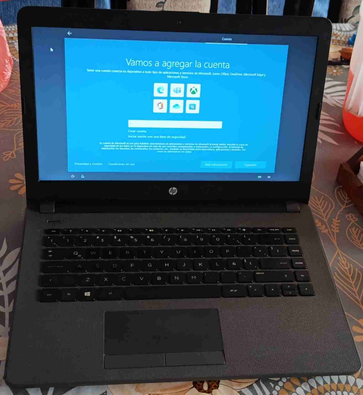 Notebook HP gris en buen estado - miniatura 3