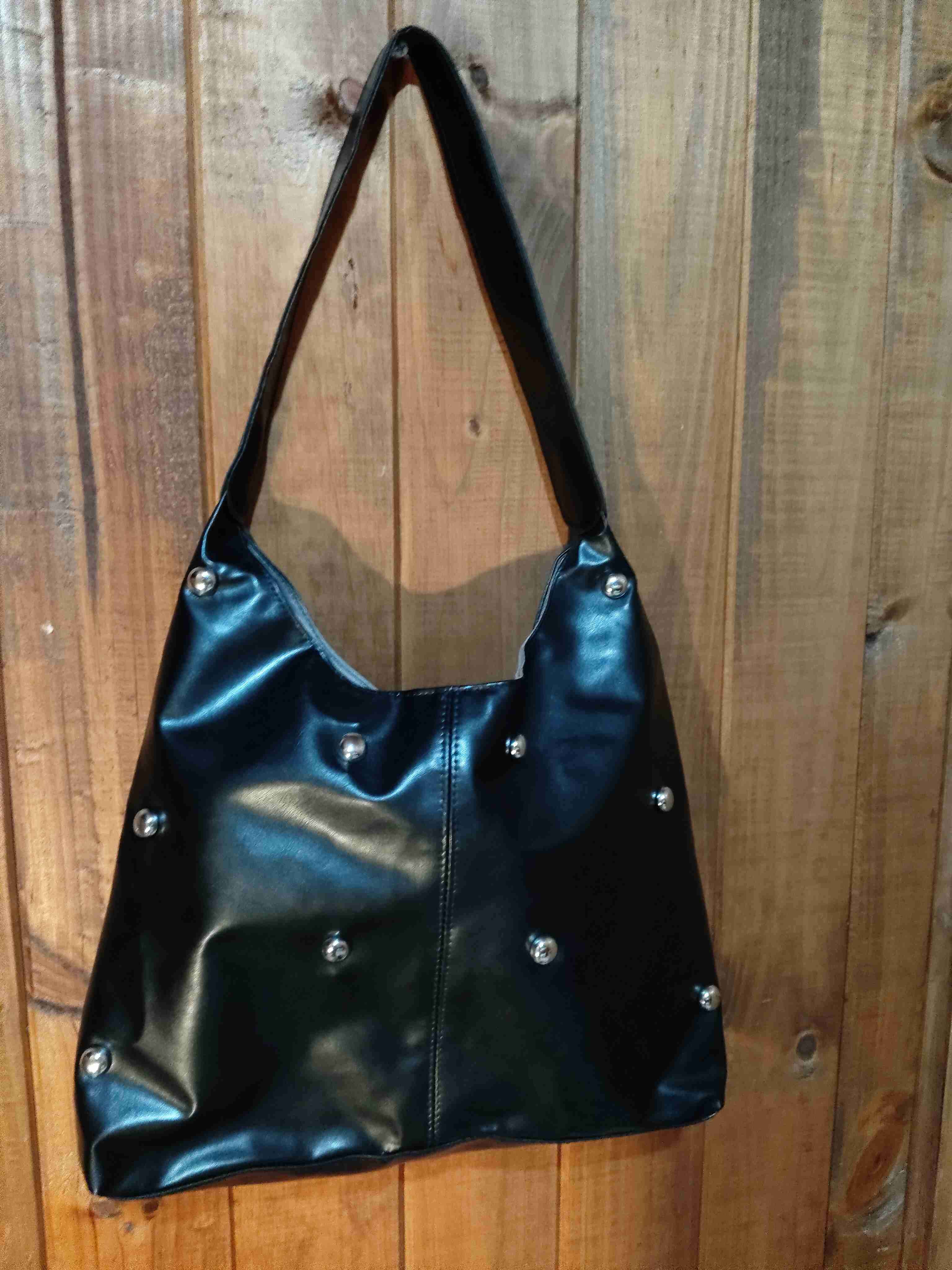 Bolso negro con tachas - miniatura 1