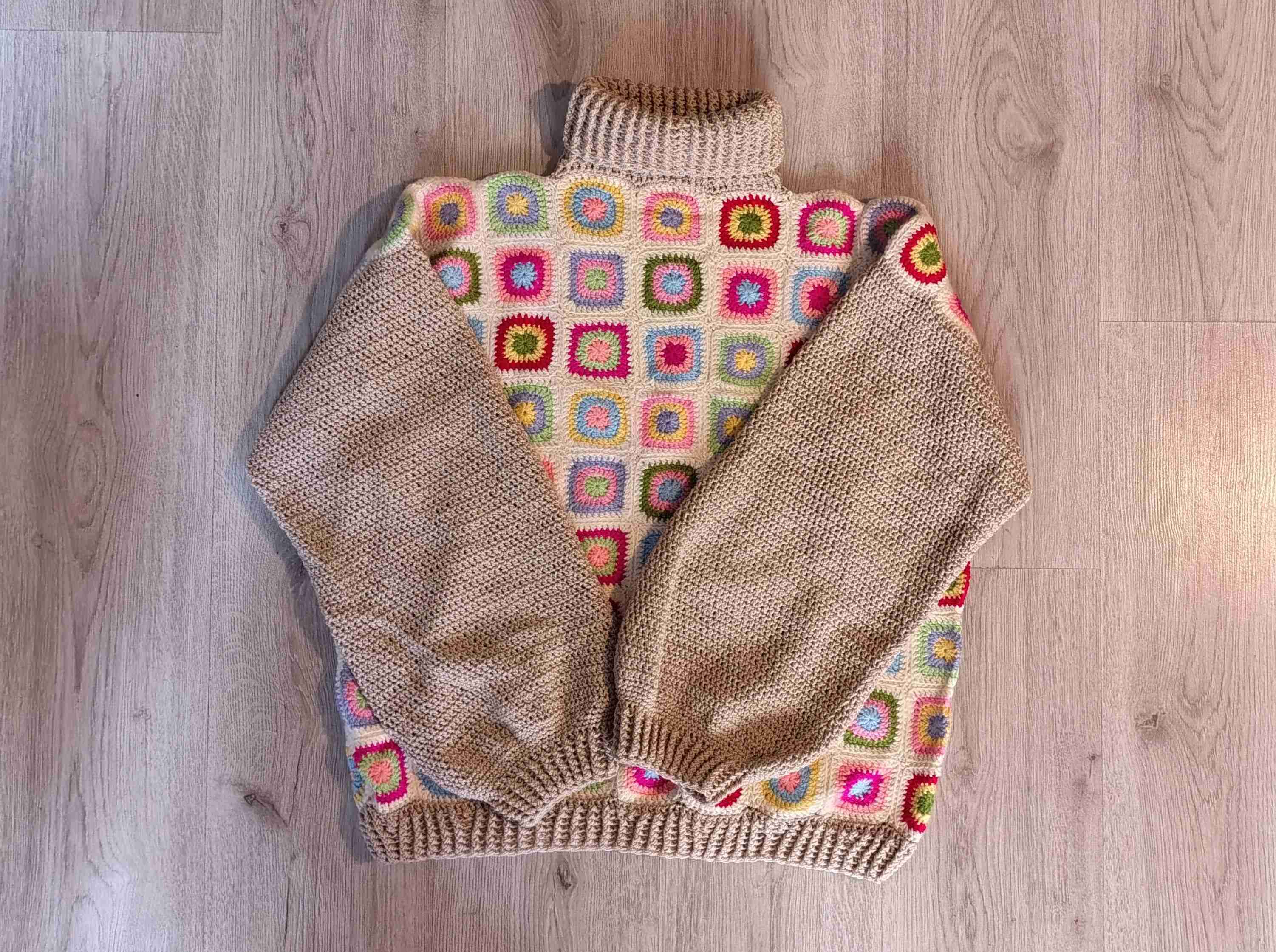 Suéter tejido diseño colorido - miniatura 2