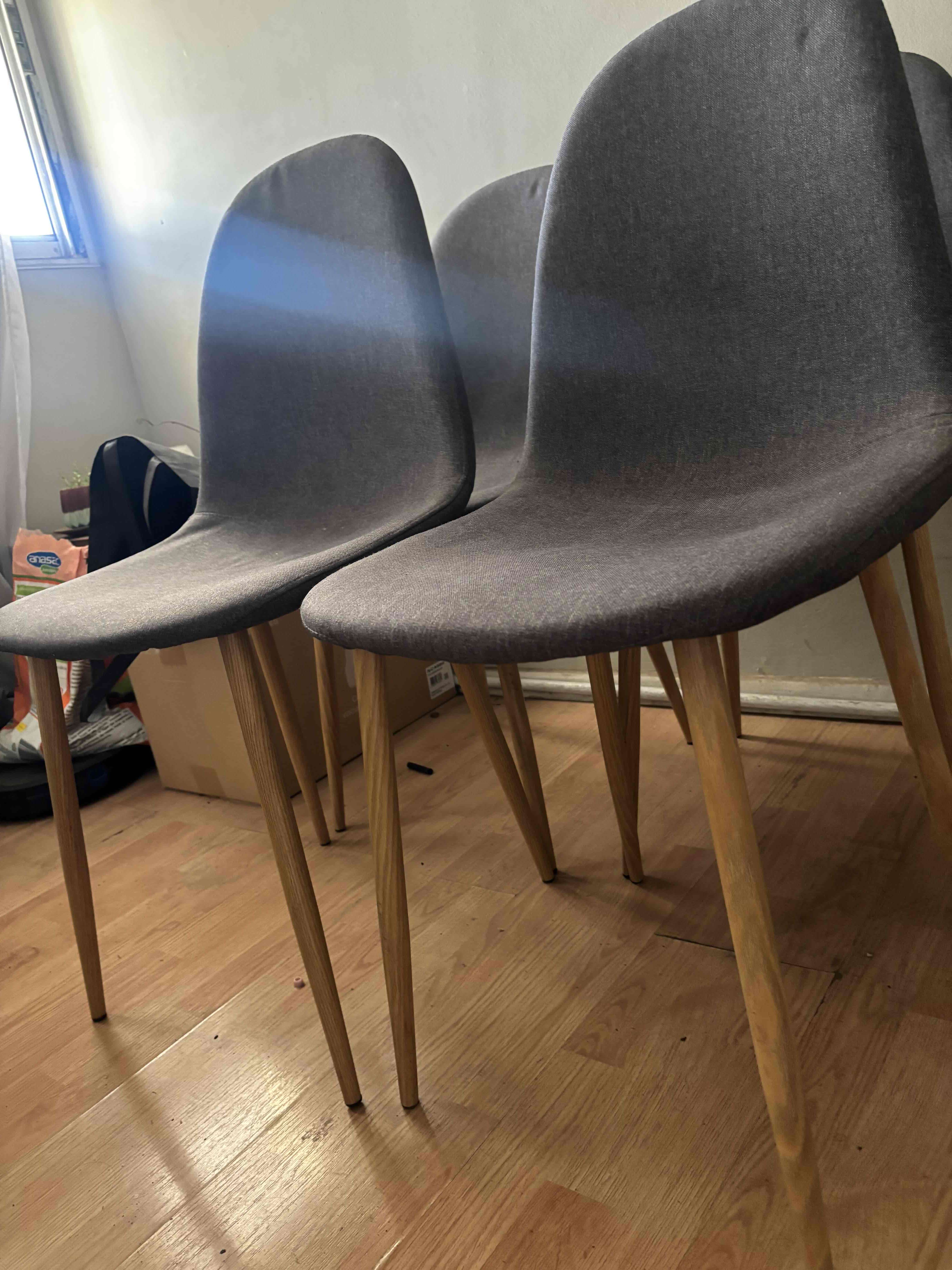 Set de 4 sillas grises - miniatura 2