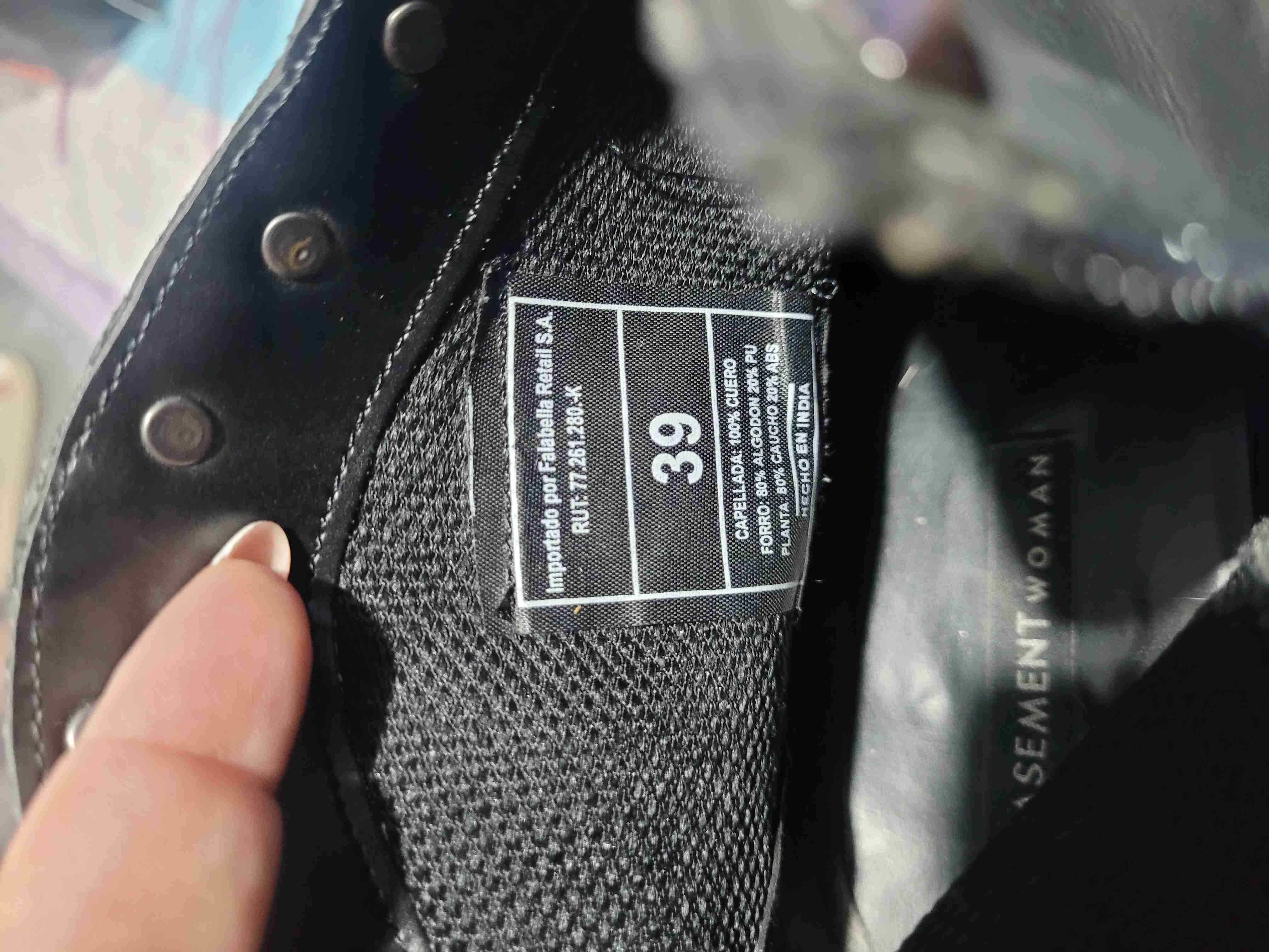 Botines negros con tachas - miniatura 2