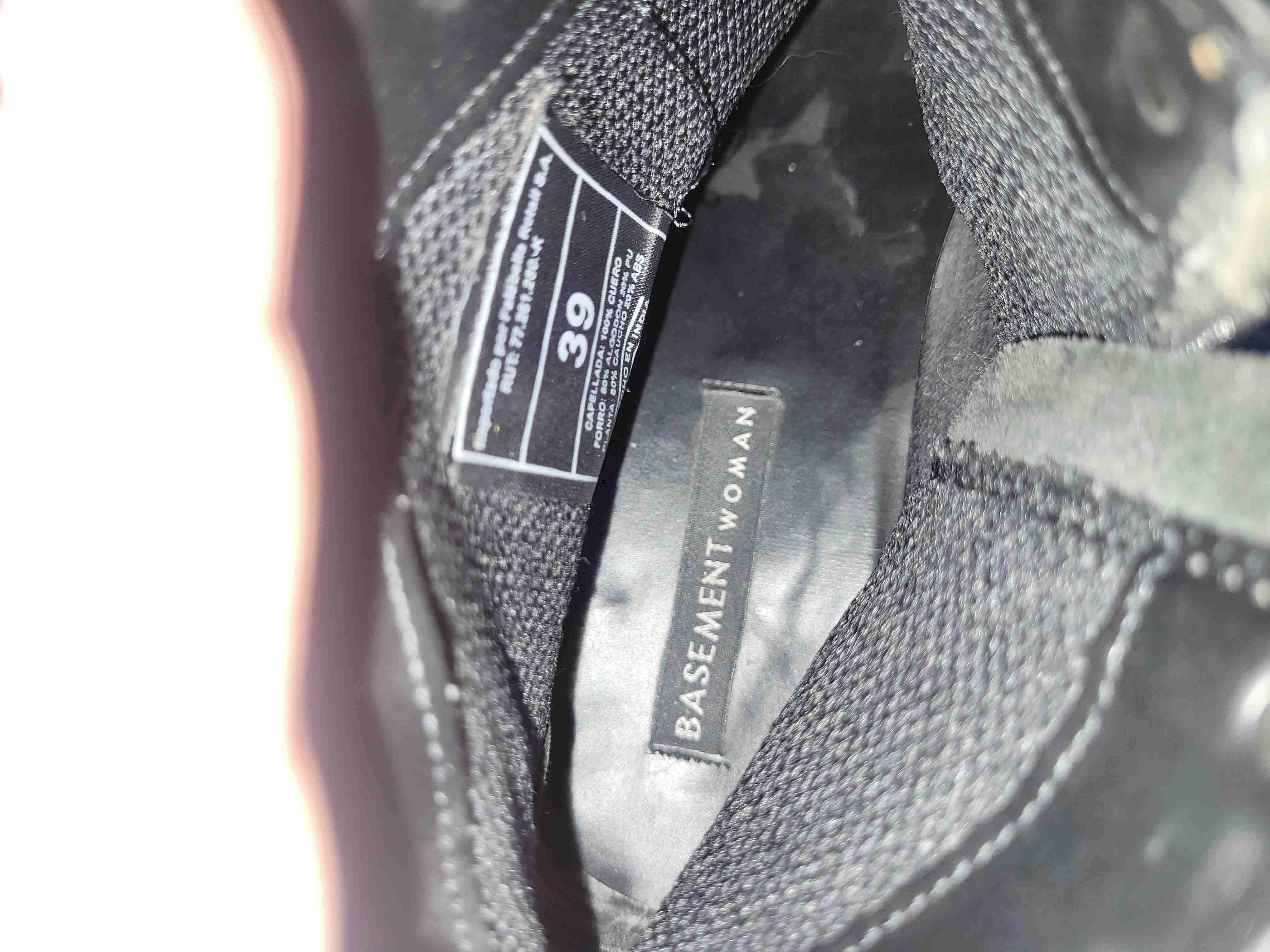 Botines negros con tachas - miniatura 3