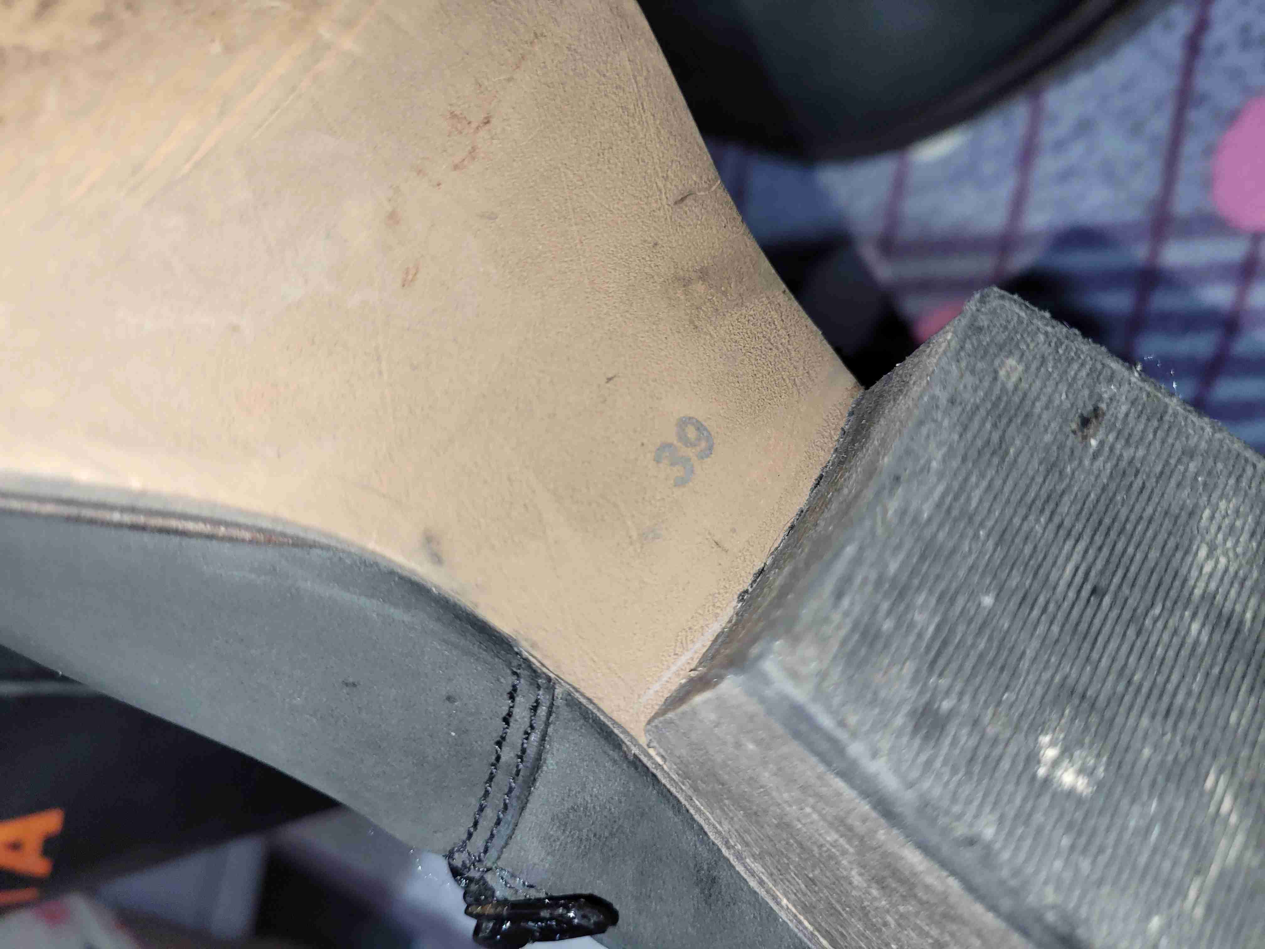 Botines negros con tachas - miniatura 4