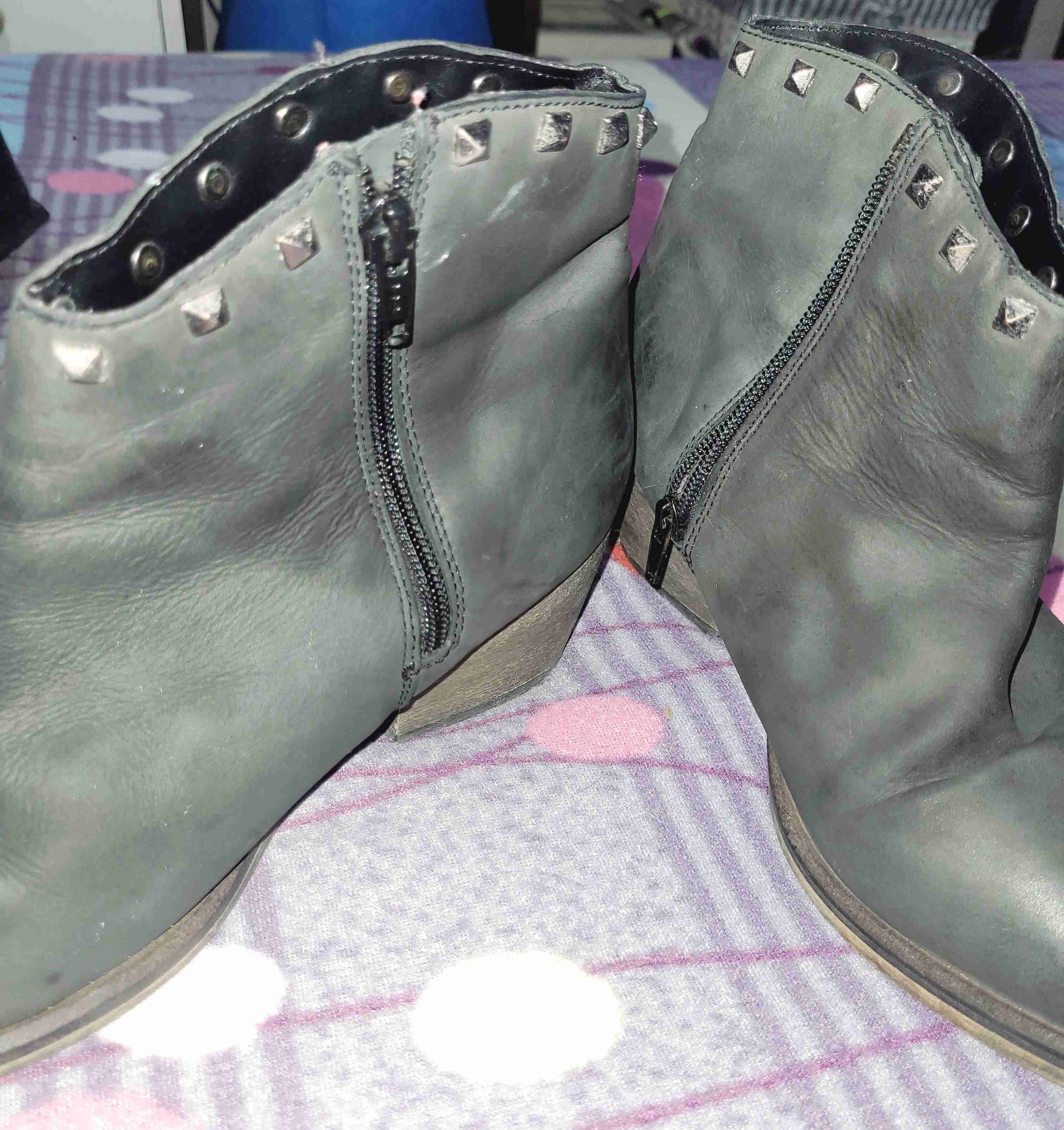 Botines negros con tachas - miniatura 6