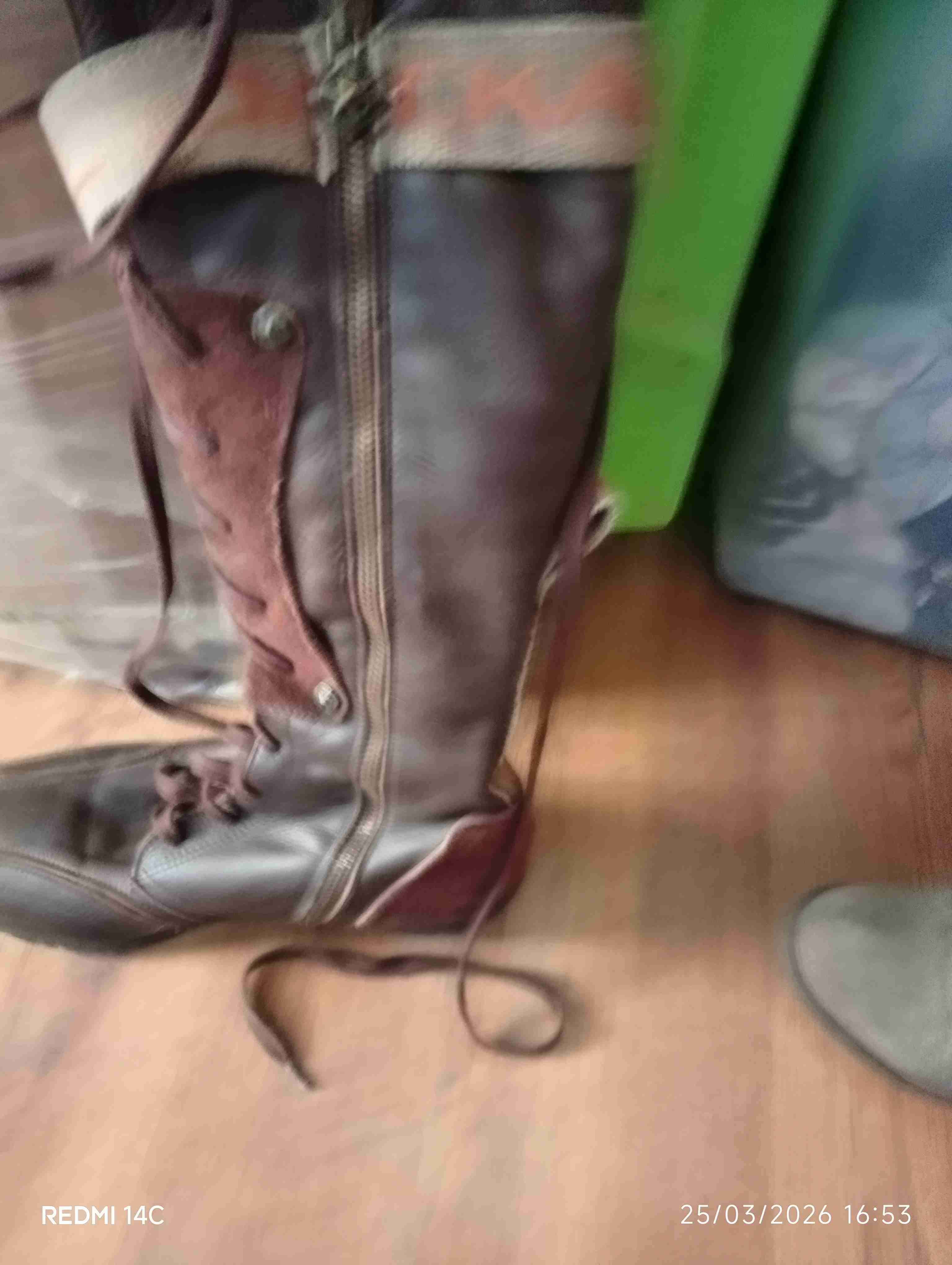 Botas de cuero marrón con adornos - miniatura 3