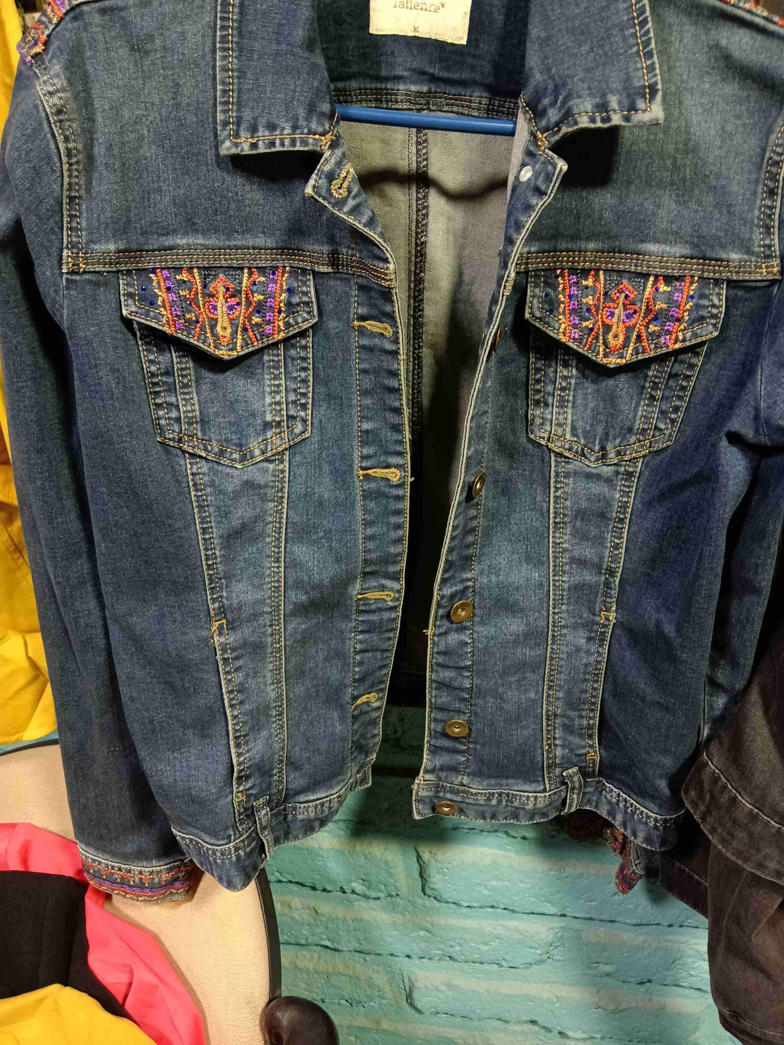 Chaqueta de mezclilla con bordado