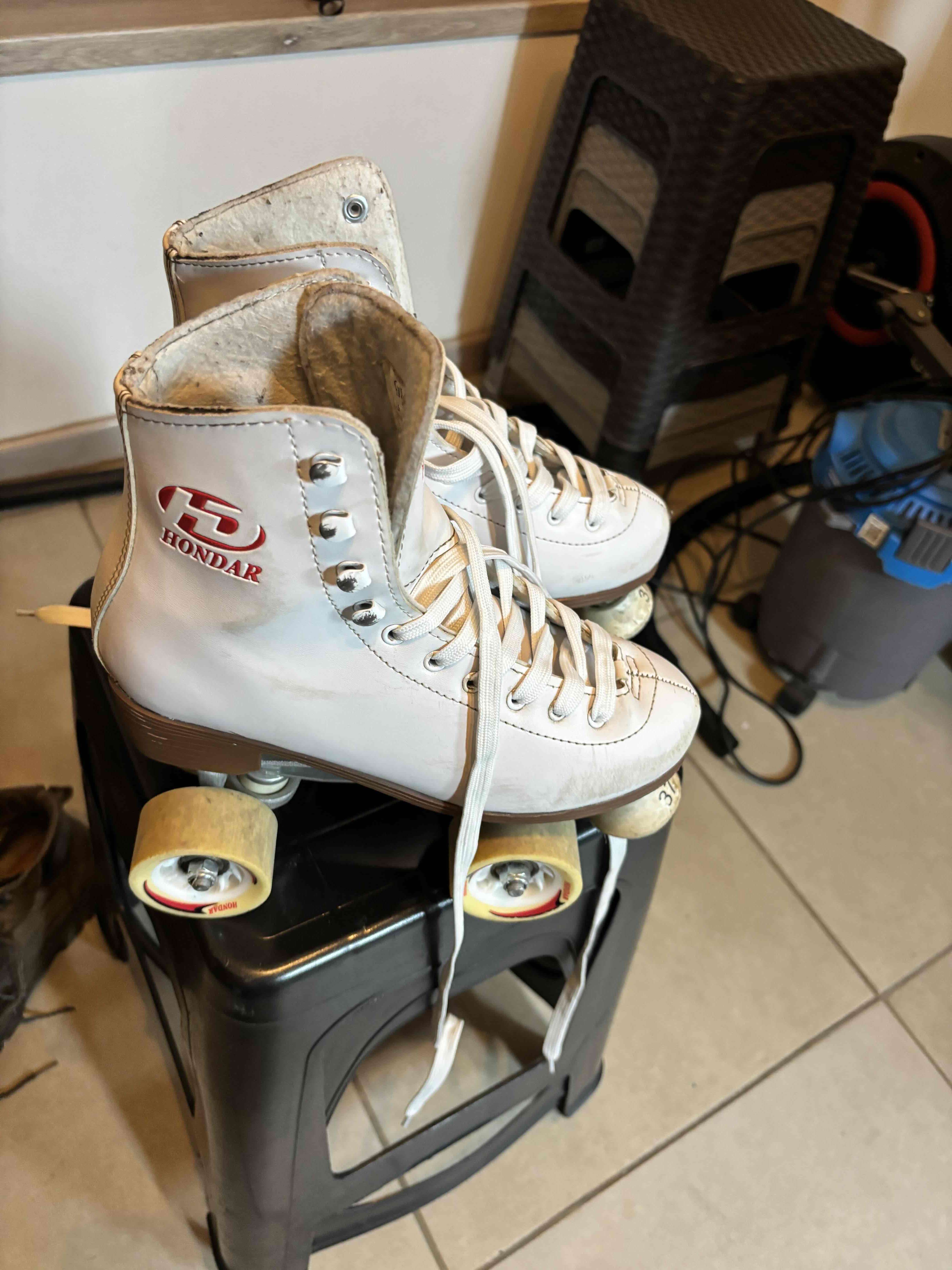 Patines de cuatro ruedas blancos - miniatura 4