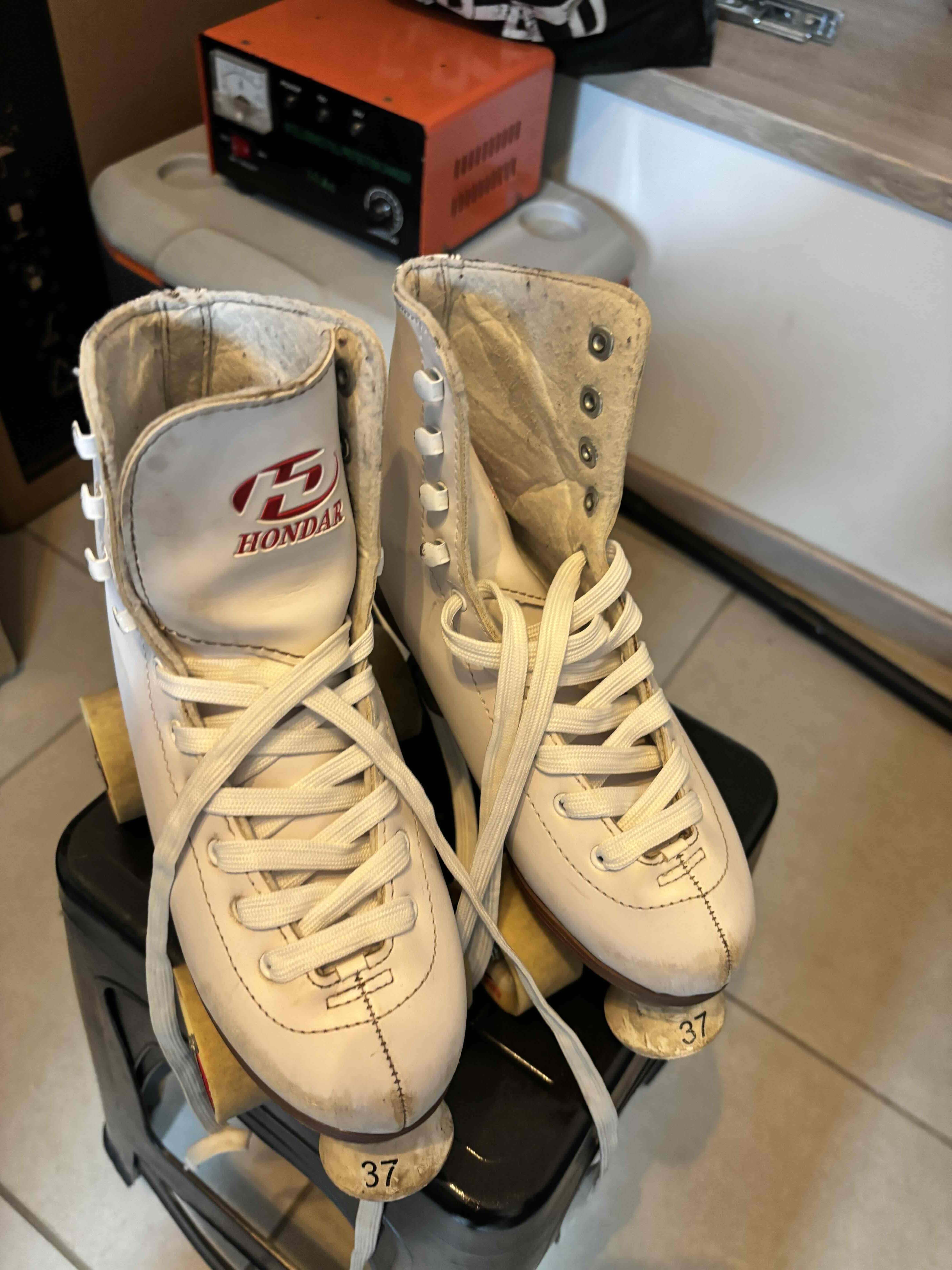 Patines de cuatro ruedas blancos - miniatura 5