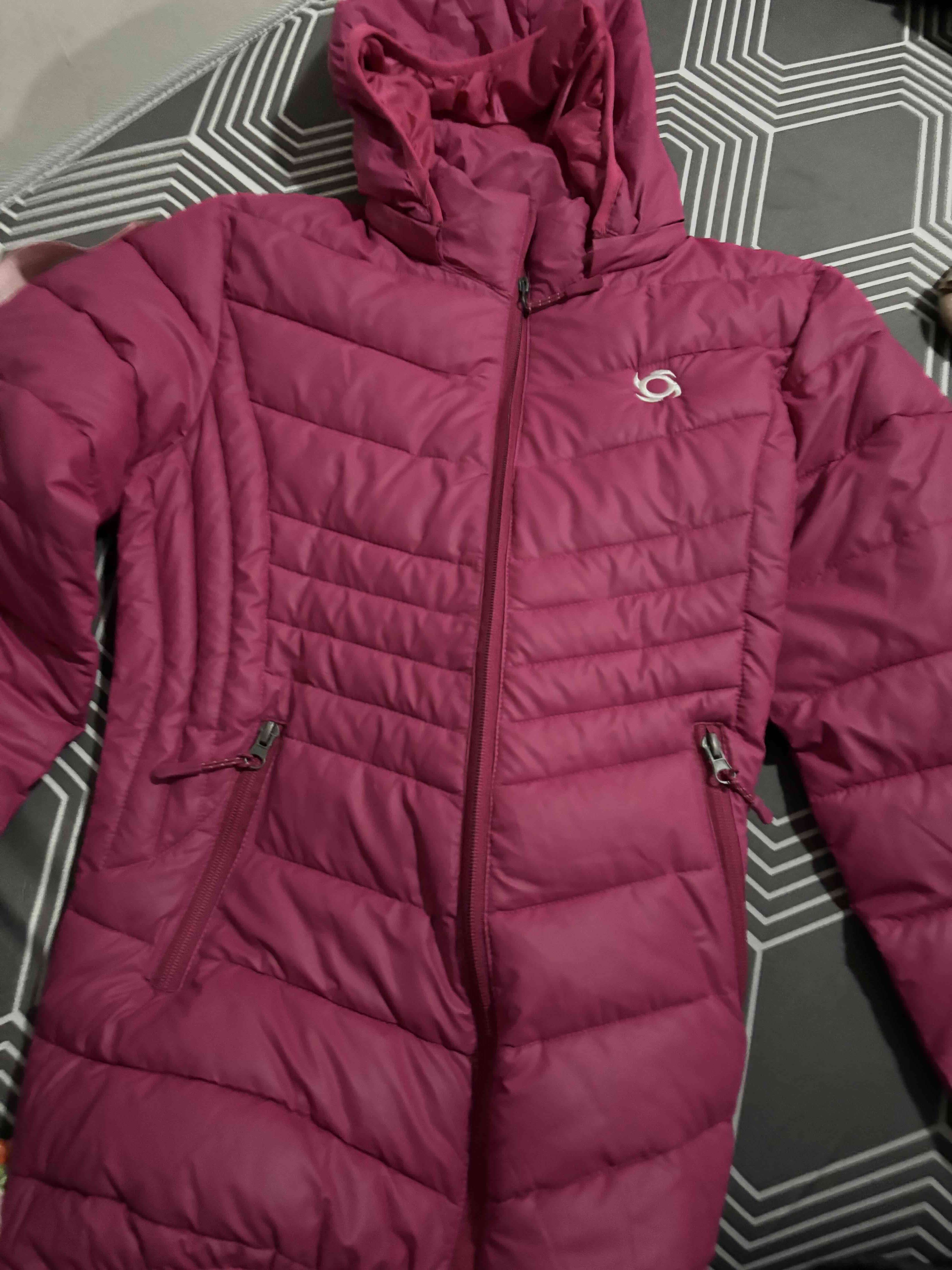 Chaqueta acolchada fucsia con capucha