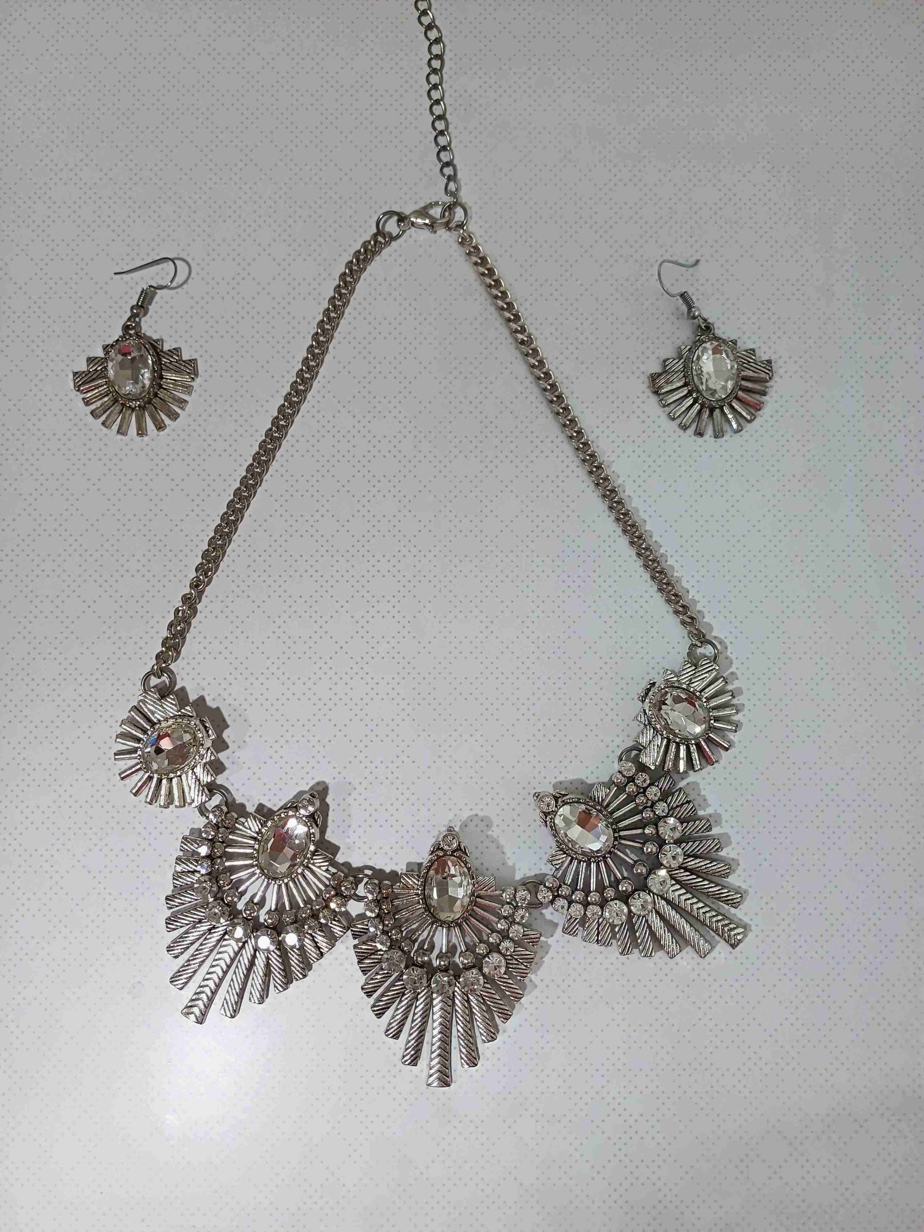 Set collar y aros plateados - miniatura 1