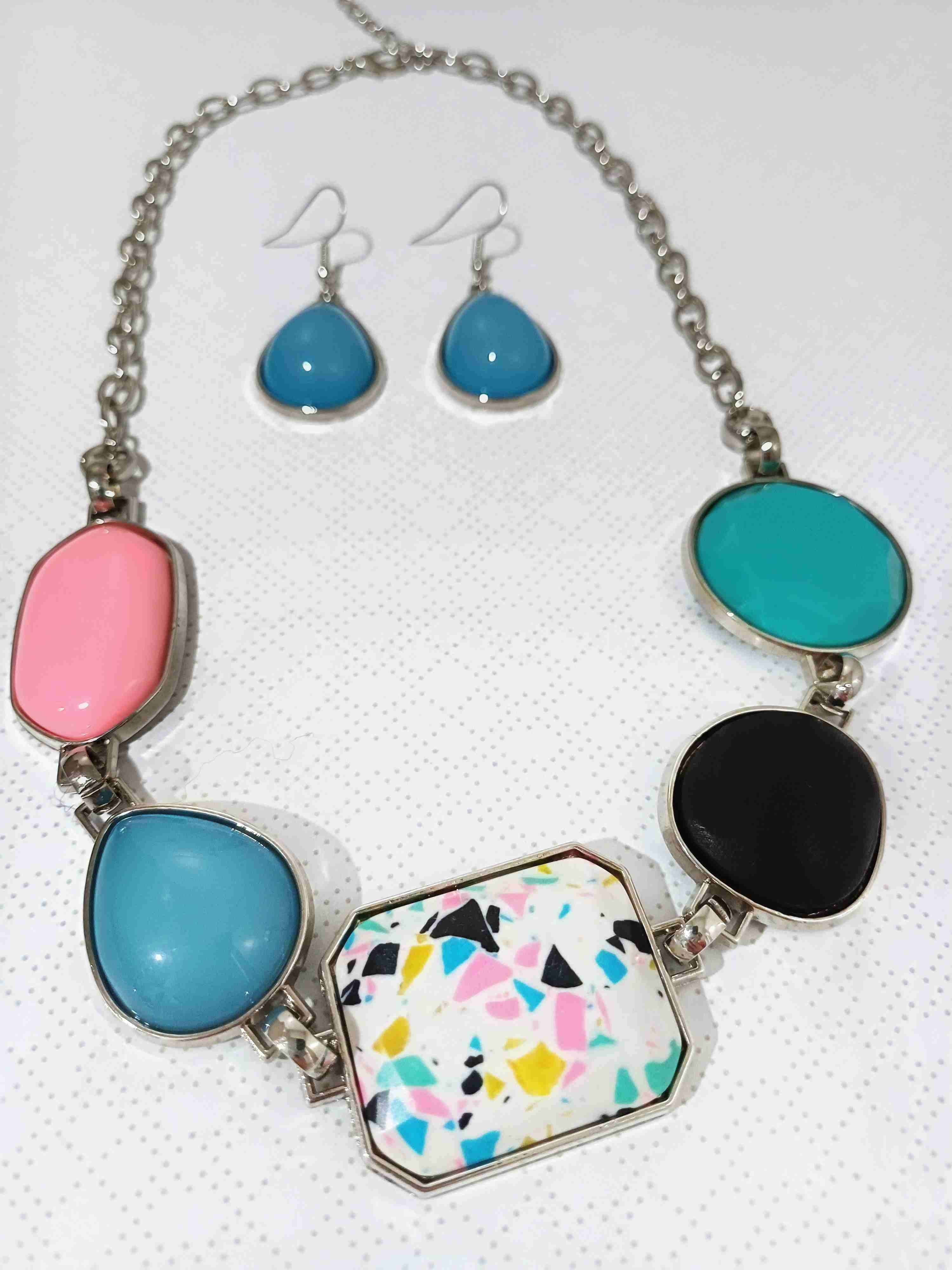 Juego de collar y aros coloridos - miniatura 1