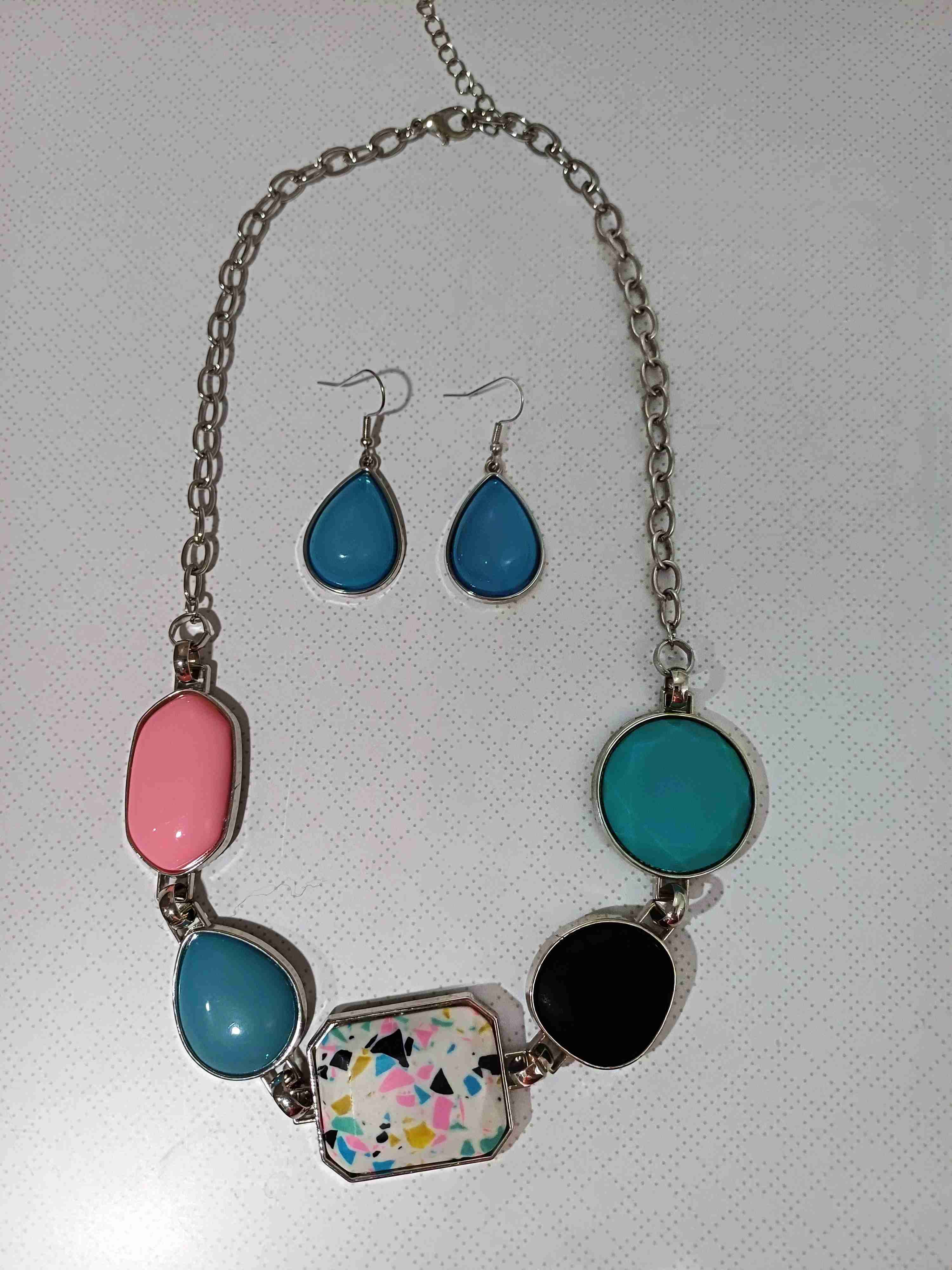 Juego de collar y aros coloridos - miniatura 2