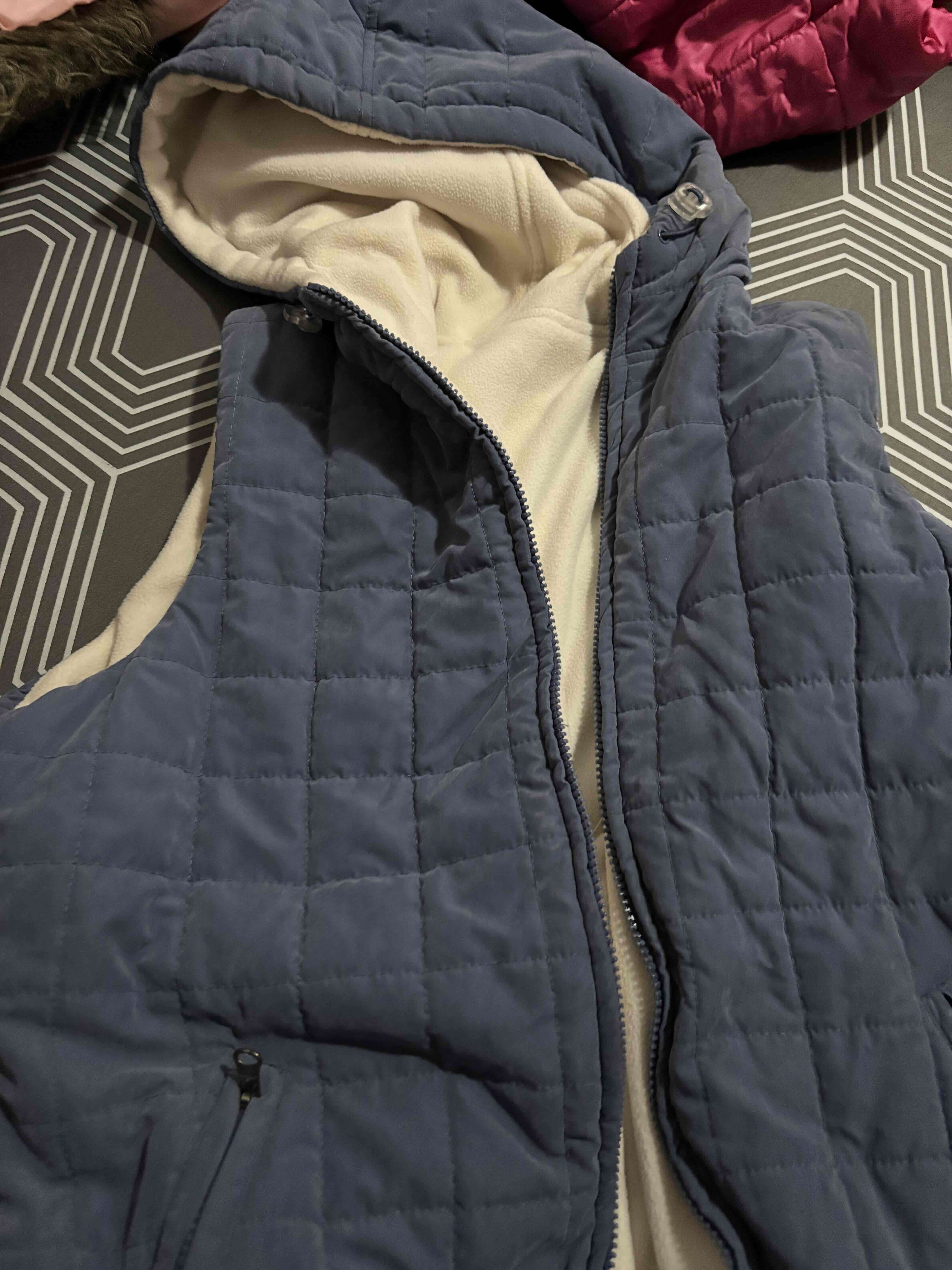 Chaleco acolchado azul con capucha - miniatura 2