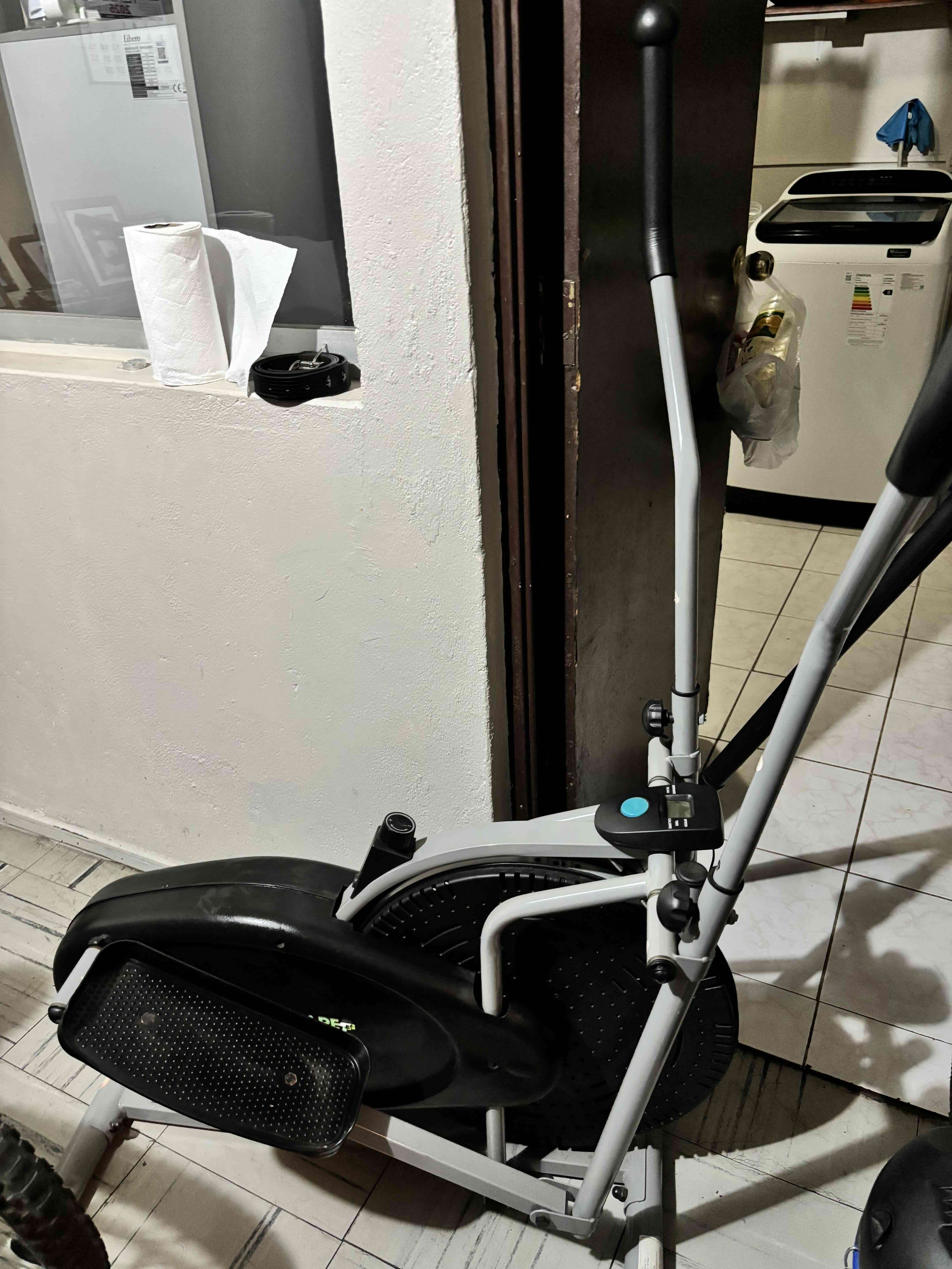 Bicicleta elíptica fitness negra - miniatura 1