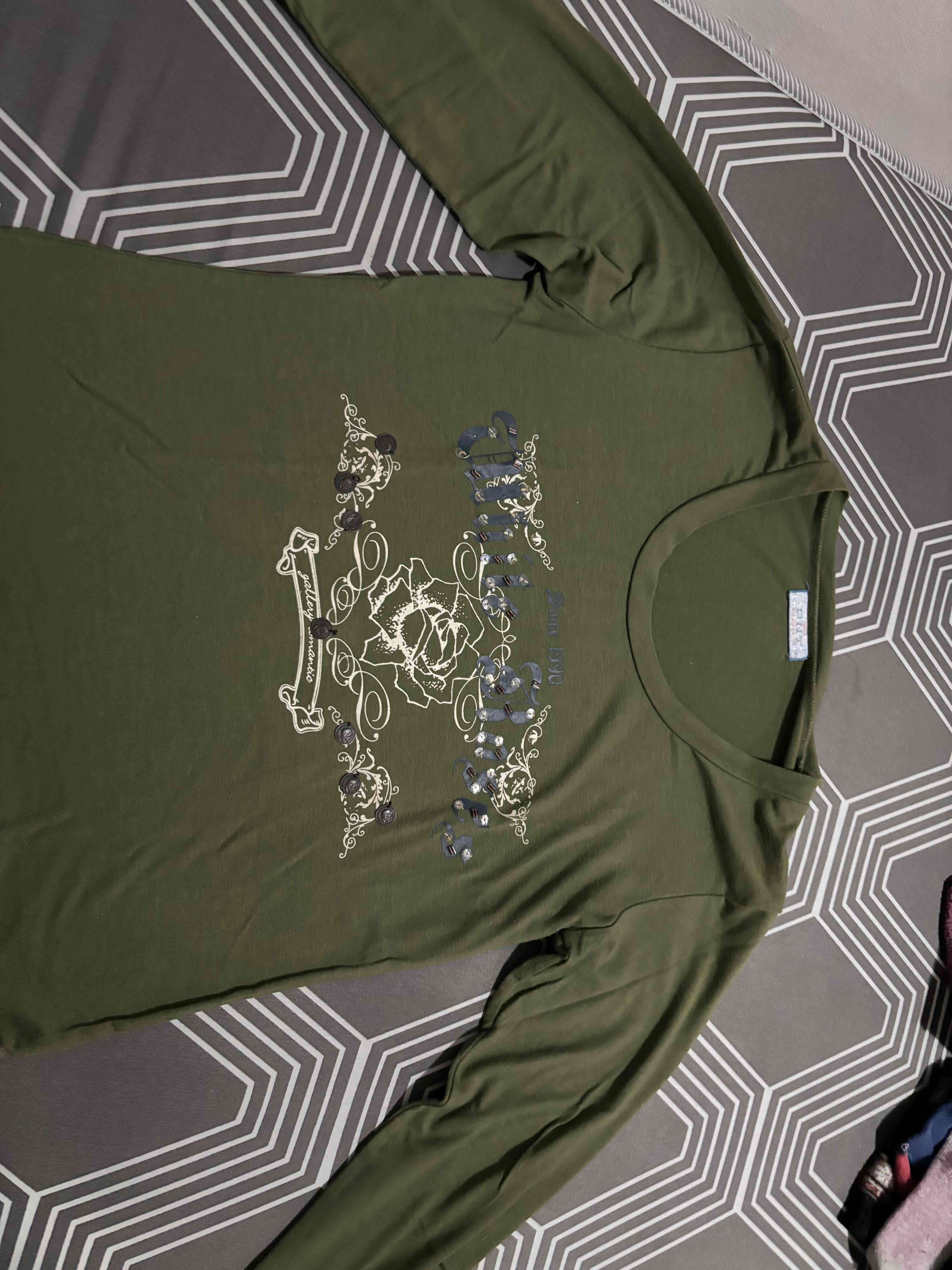 Polera negra con lentejuelas - miniatura 2