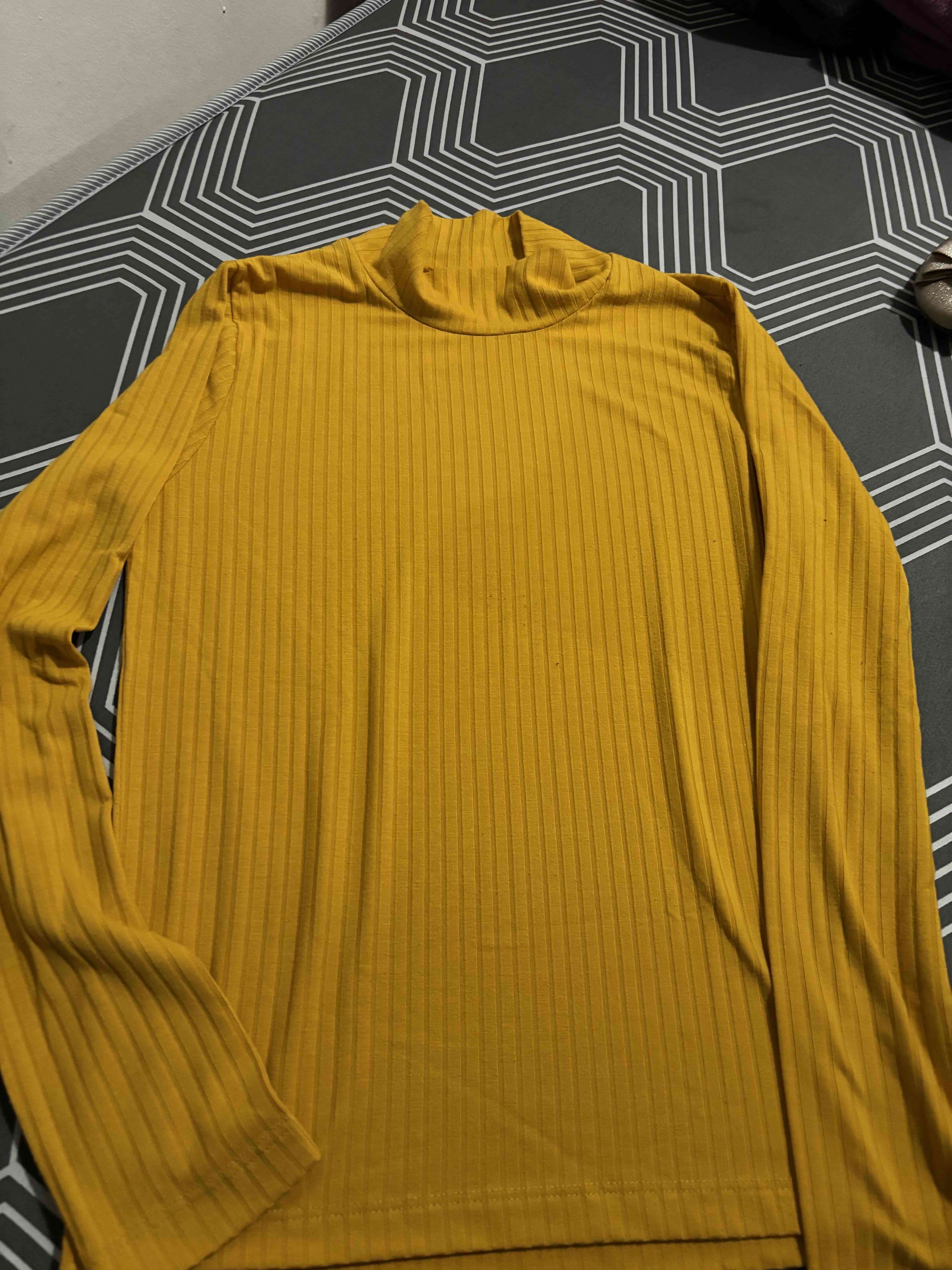 Polera negra con lentejuelas - miniatura 3