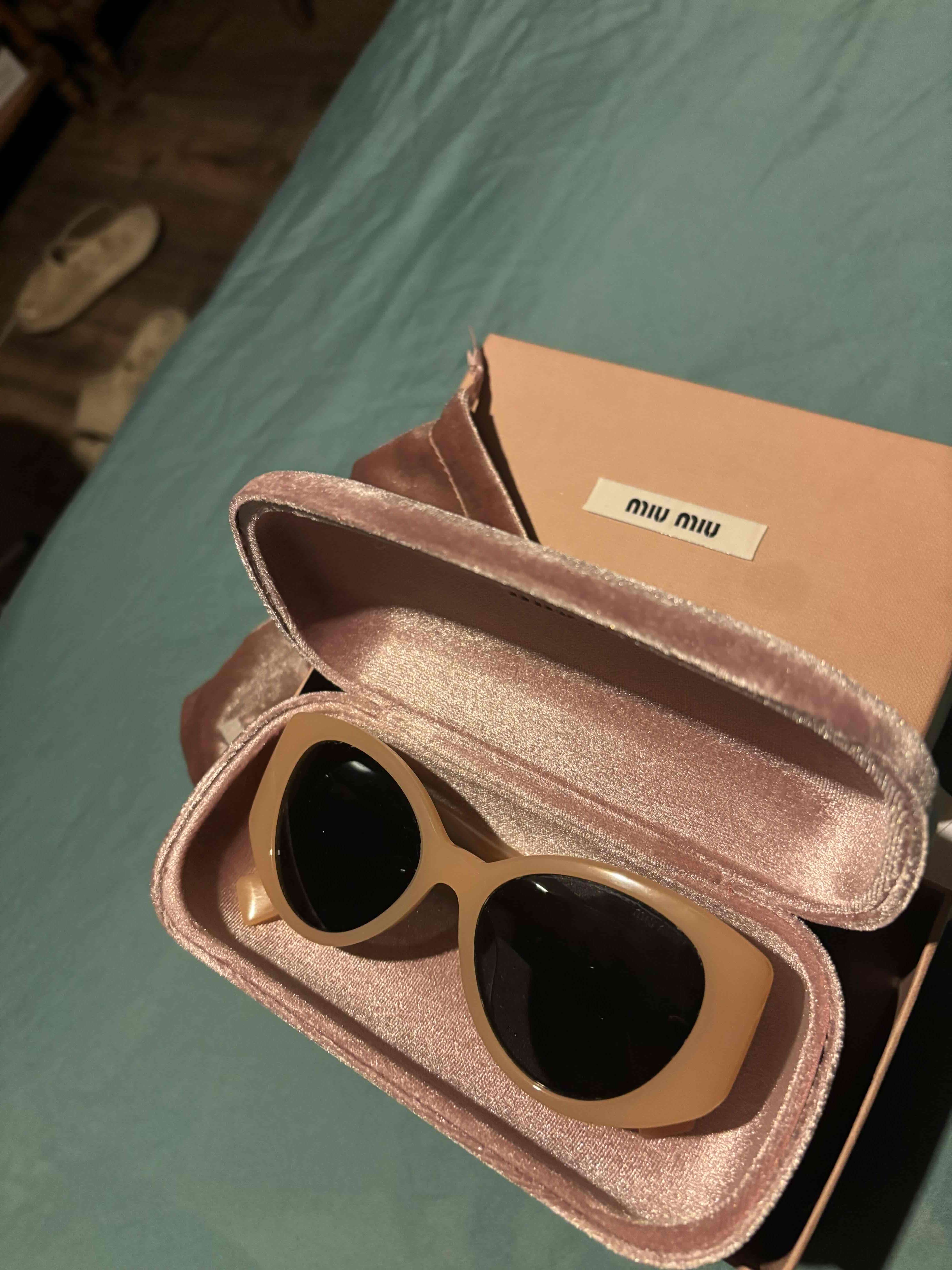 Gafas de sol Miu Miu con estuche - miniatura 2