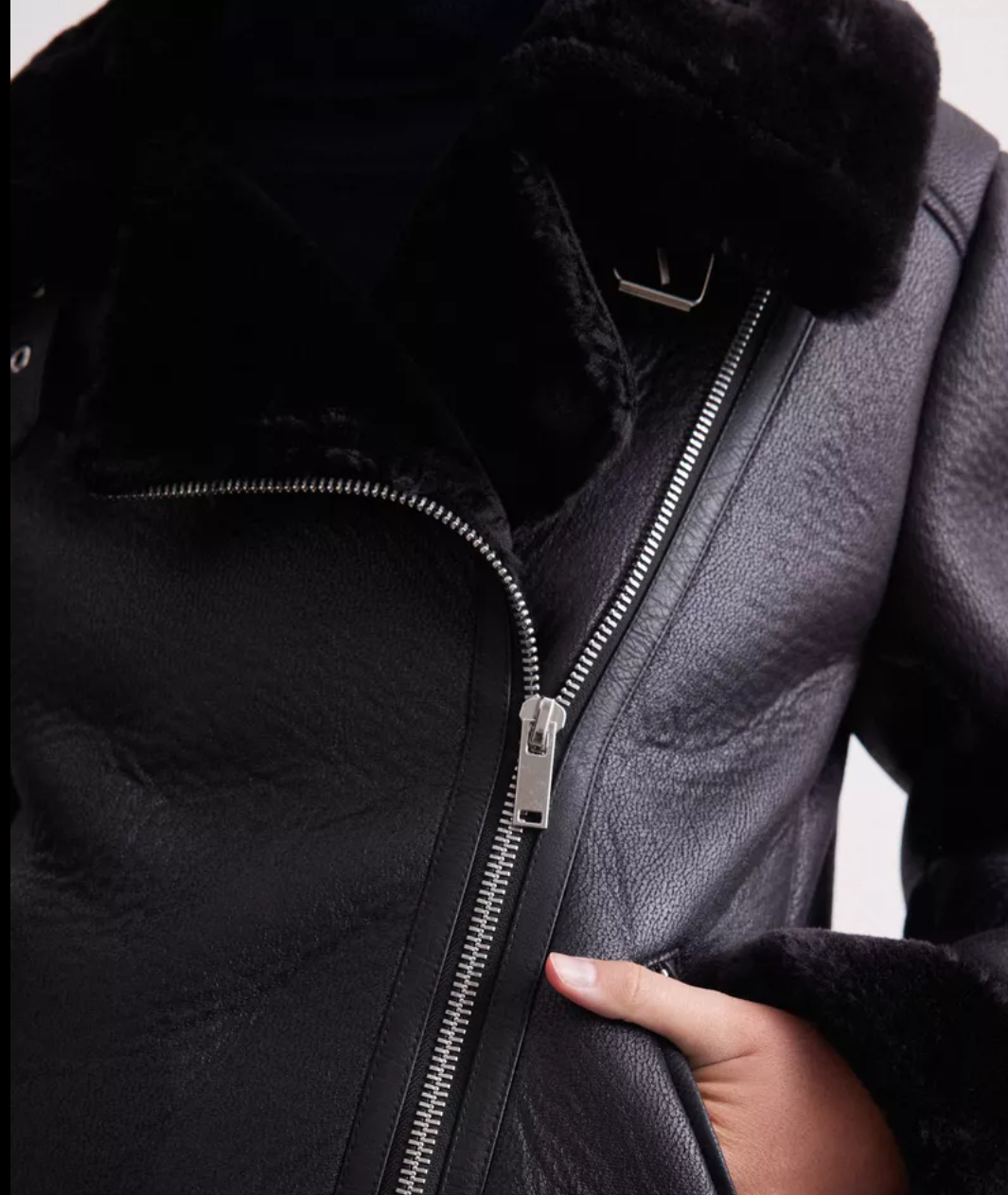 Chaqueta negra de cuero - miniatura 2