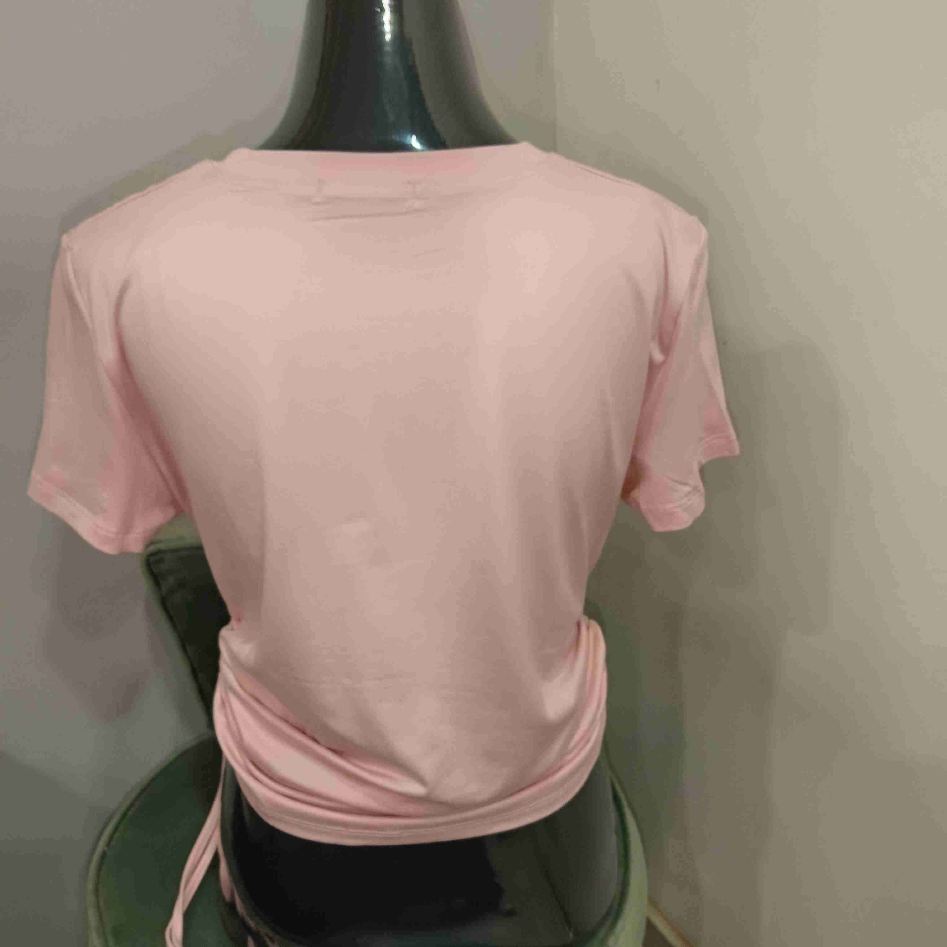 Polera rosa con estampado de gatos - miniatura 2