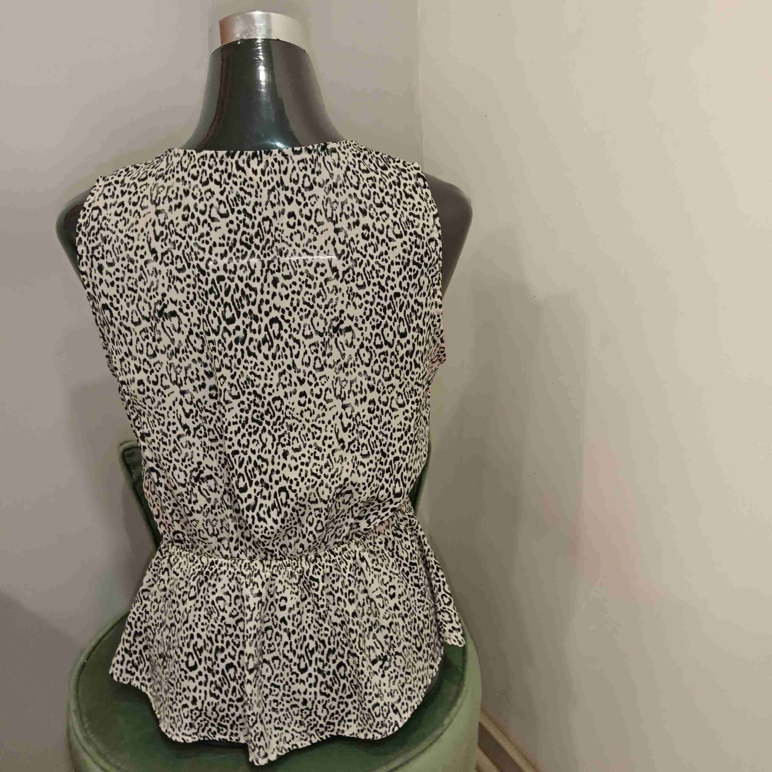 Blusa animal print con botones Talla S - miniatura 2