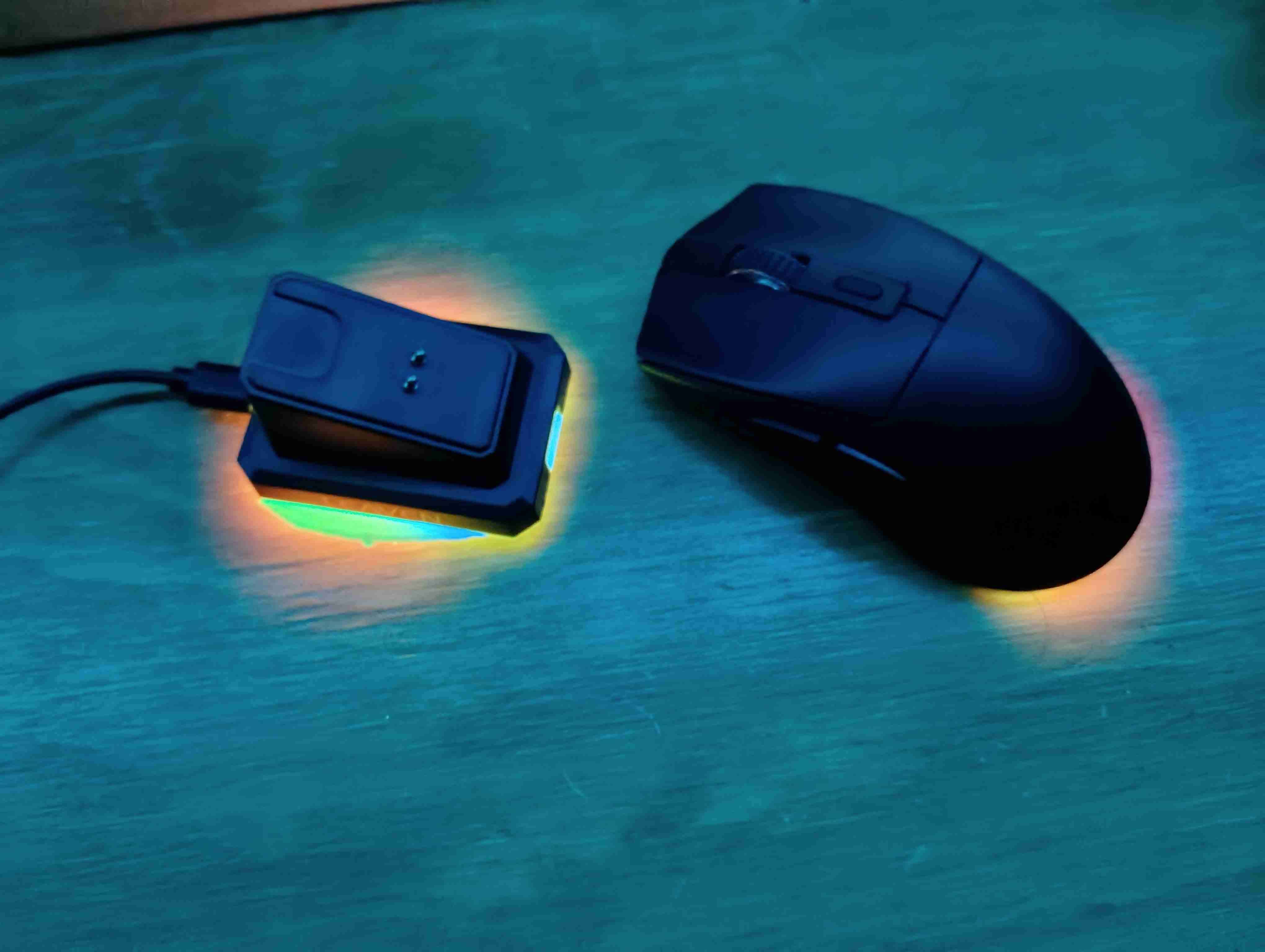 Mouse gamer con base RGB - miniatura 1
