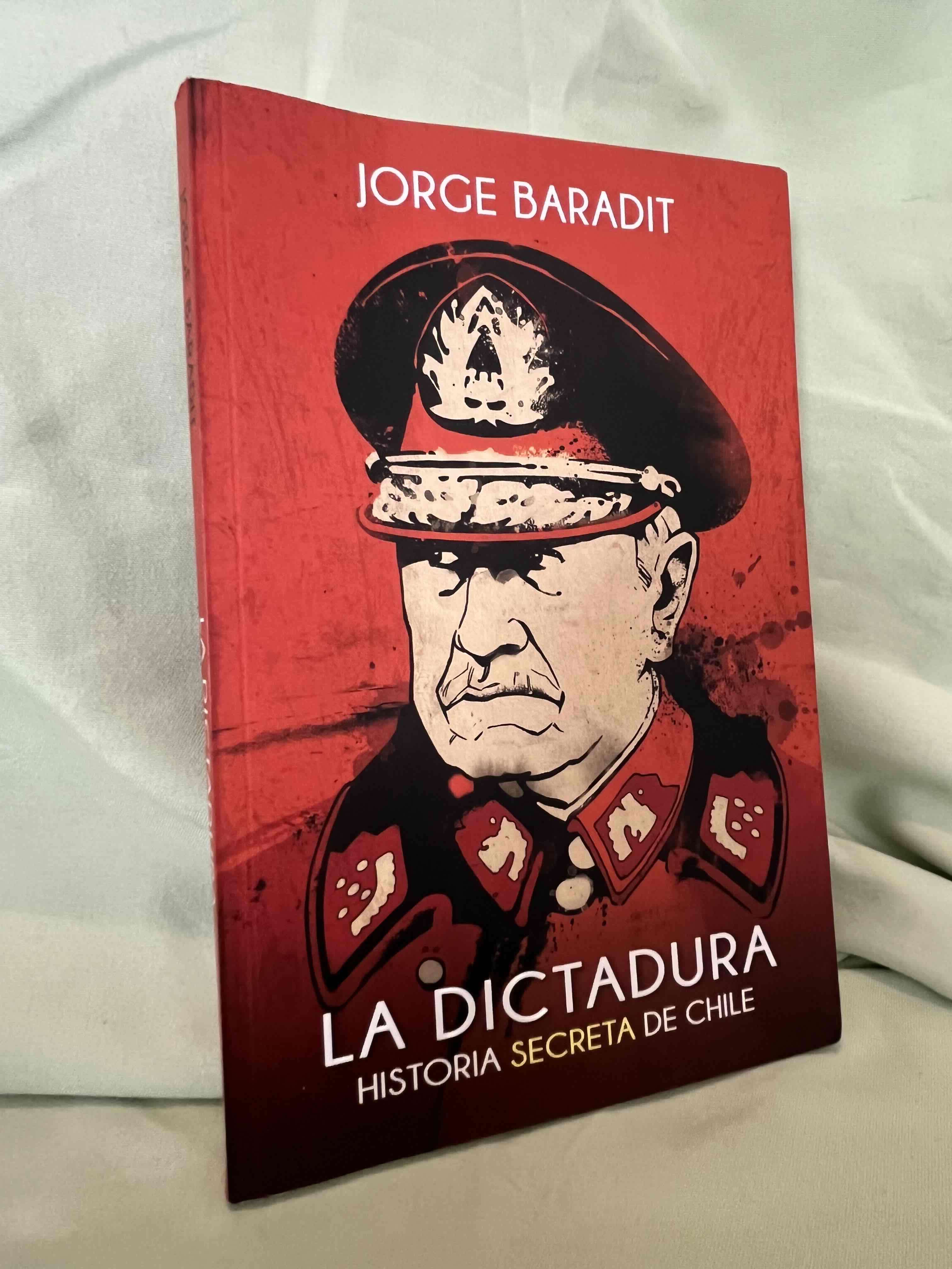 Libro 'La Dictadura' de Jorge Baradit - miniatura 1
