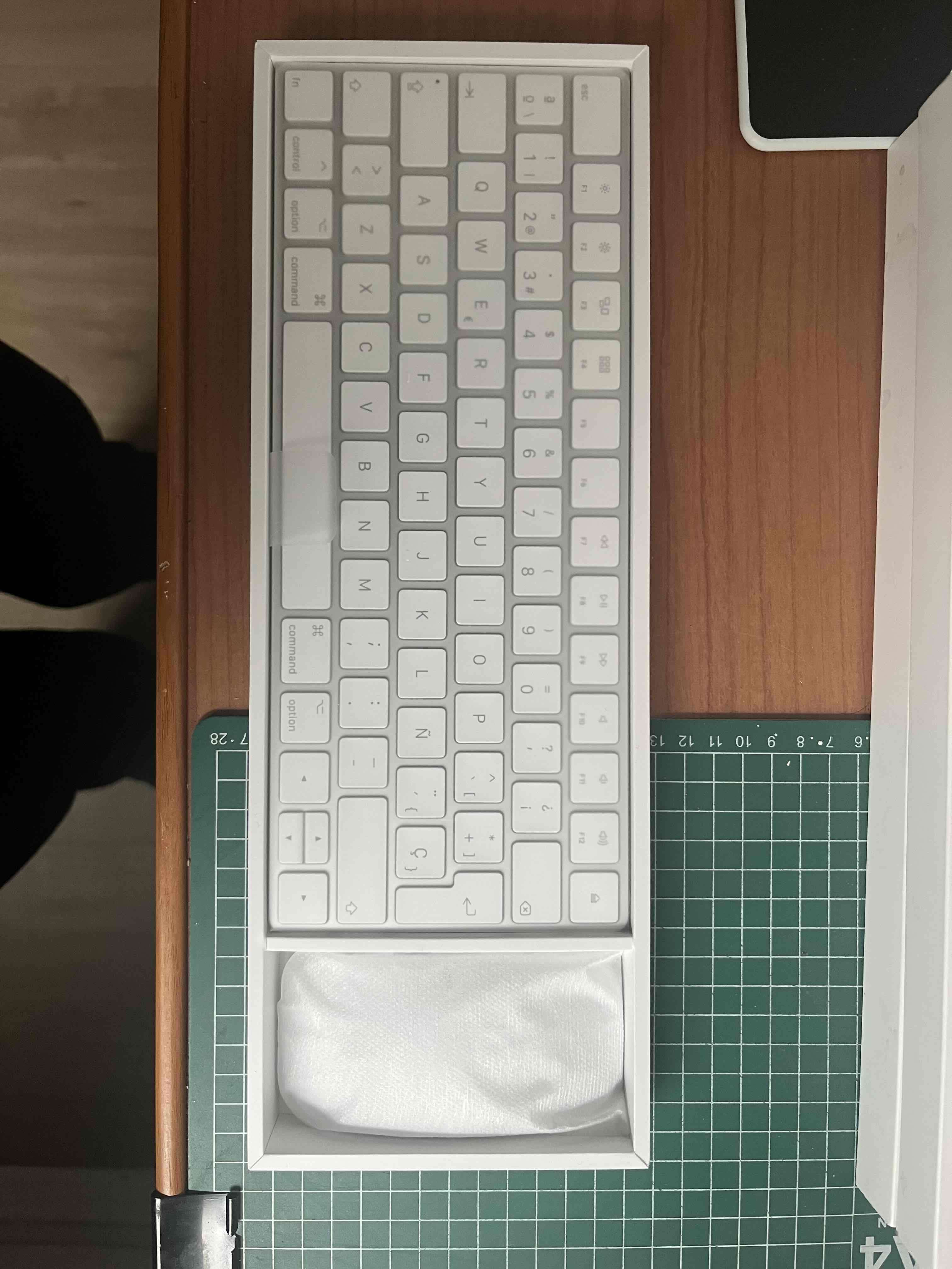 Teclado Apple en caja (original) - miniatura 2
