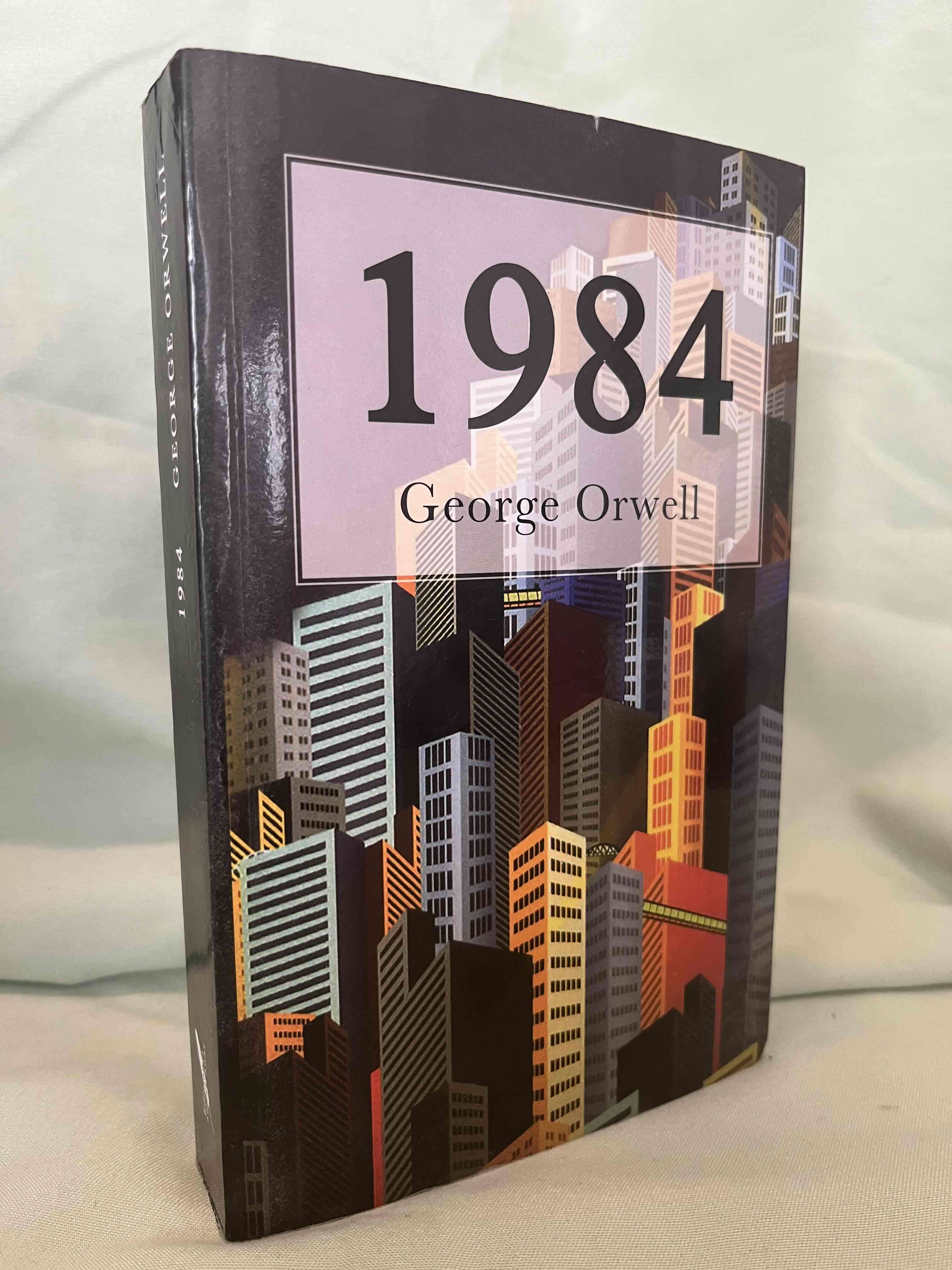 Libro '1984' de George Orwell - miniatura 1