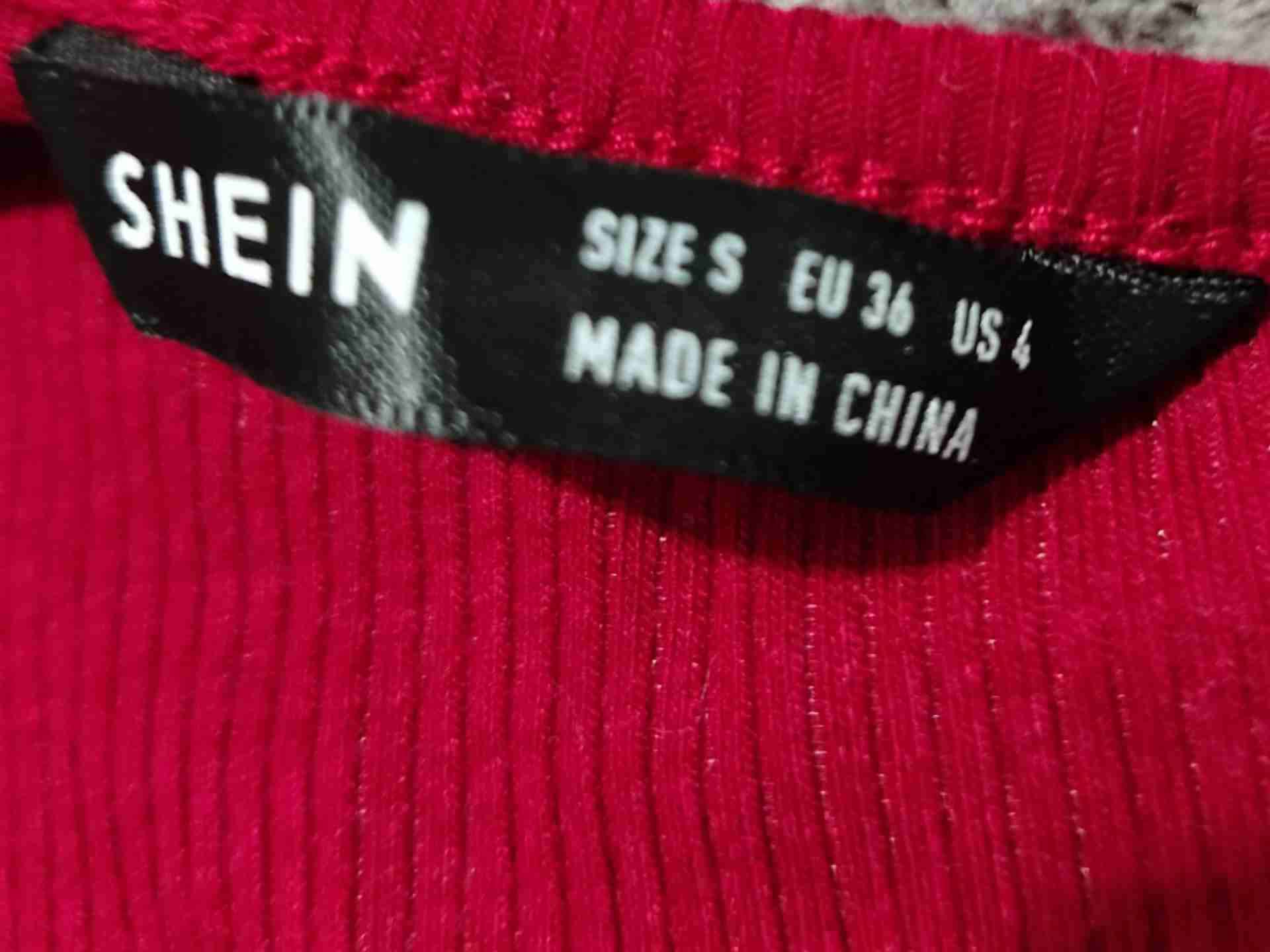 Top rojo un hombro - miniatura 3