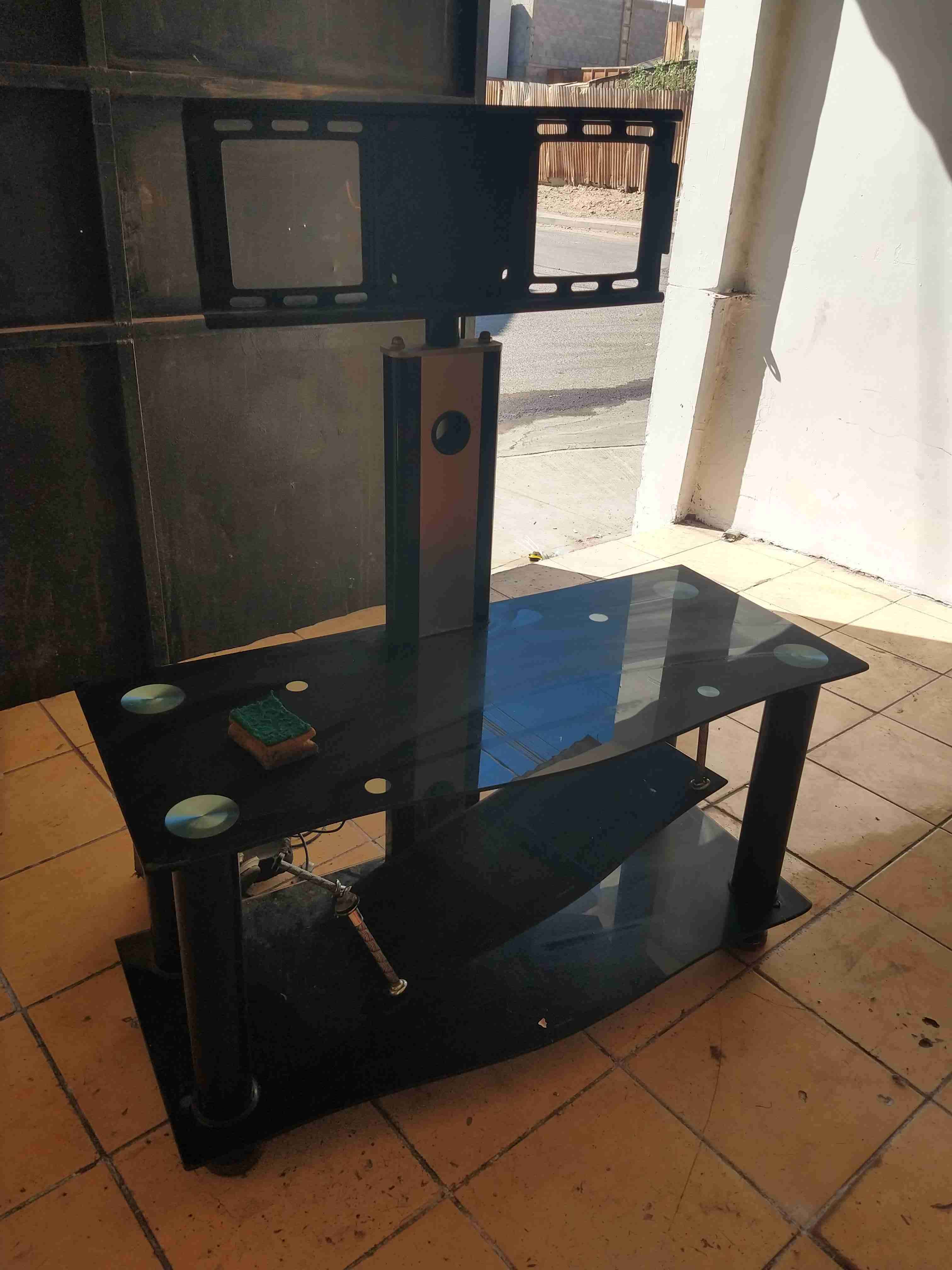 Mesa de TV con soporte negro