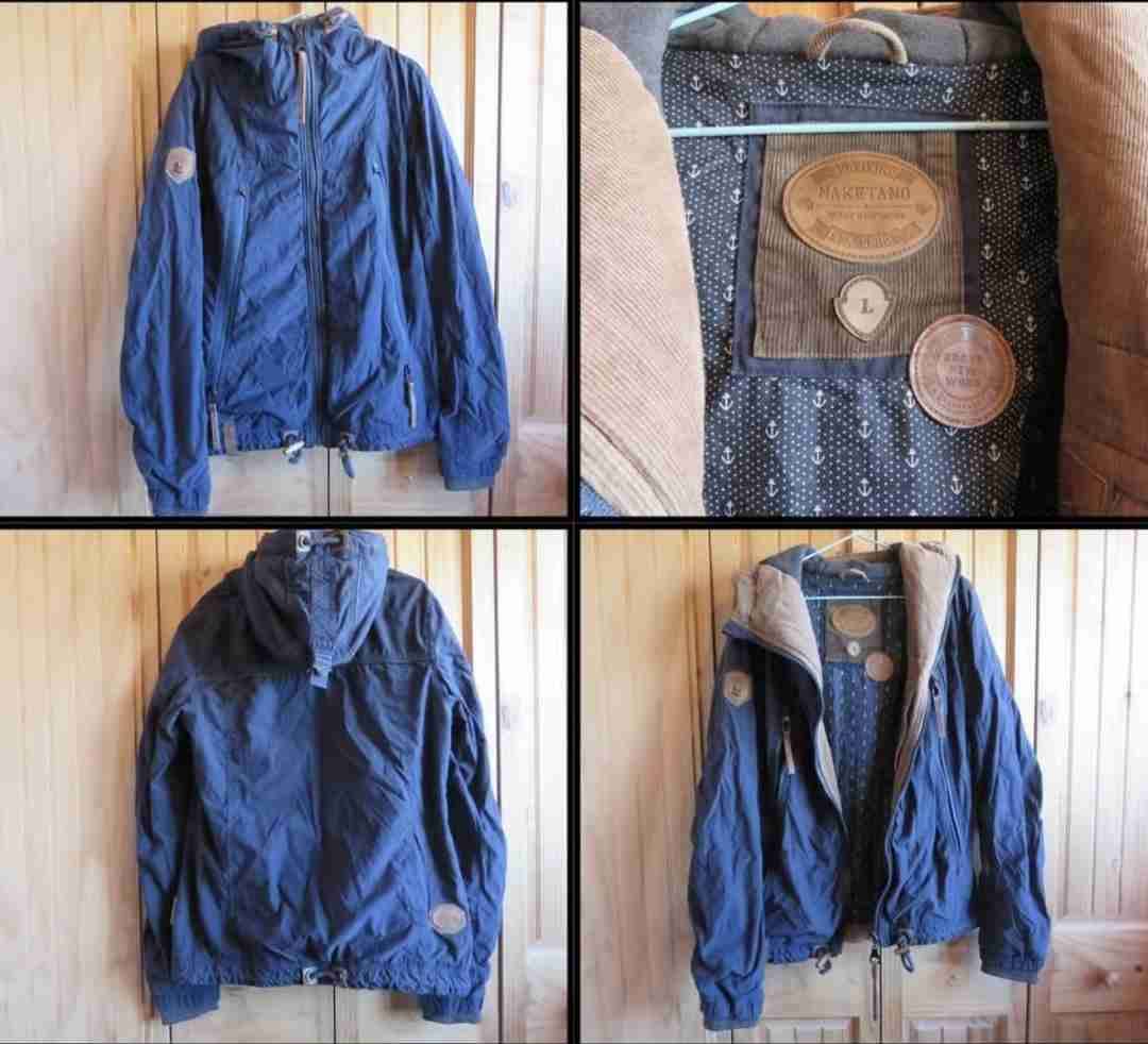 Chaqueta azul con capucha