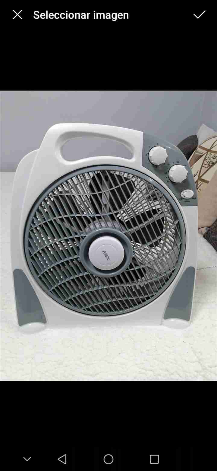 Ventilador de piso gris