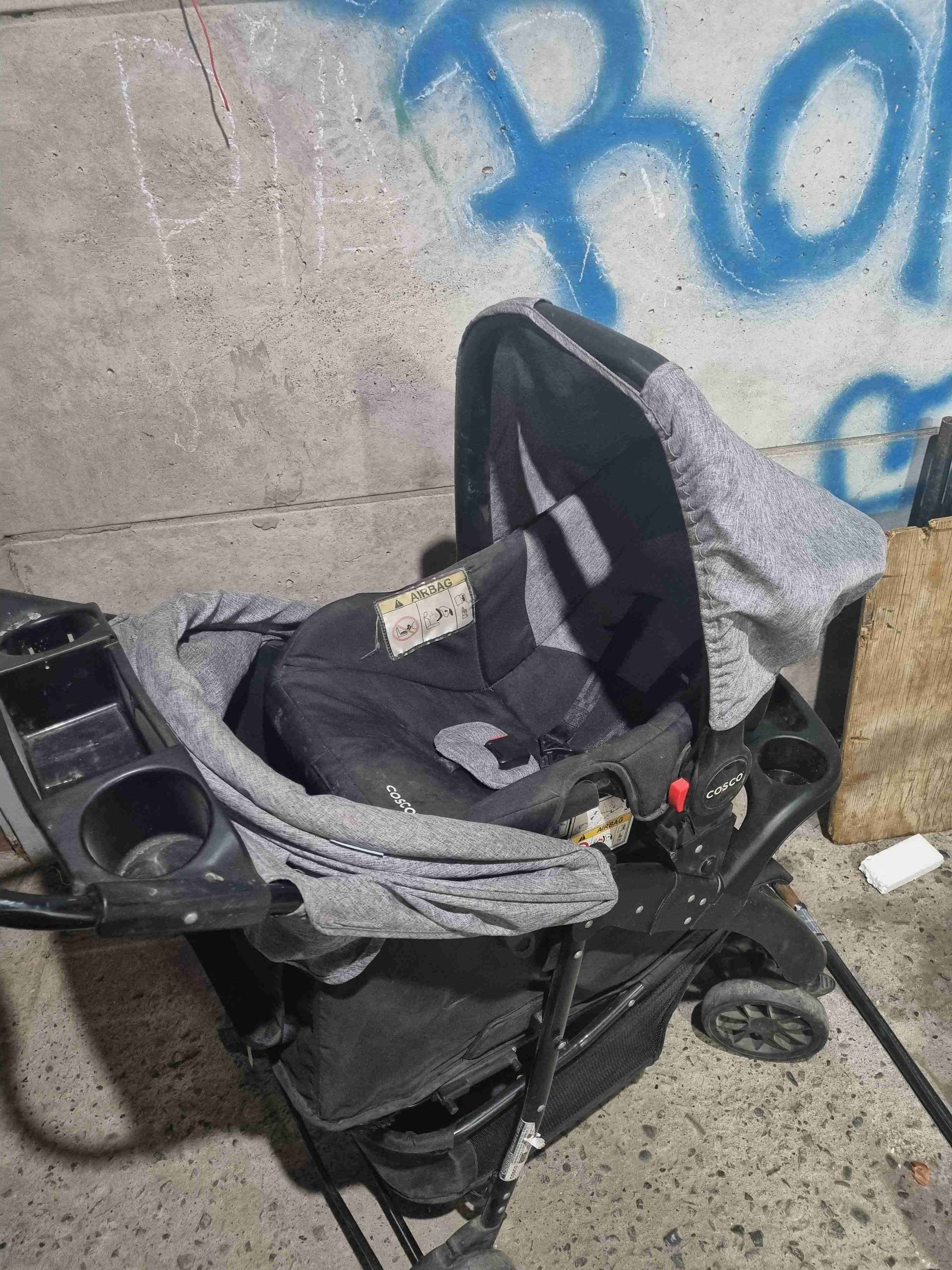 Coche de bebé Cosco gris - miniatura 2
