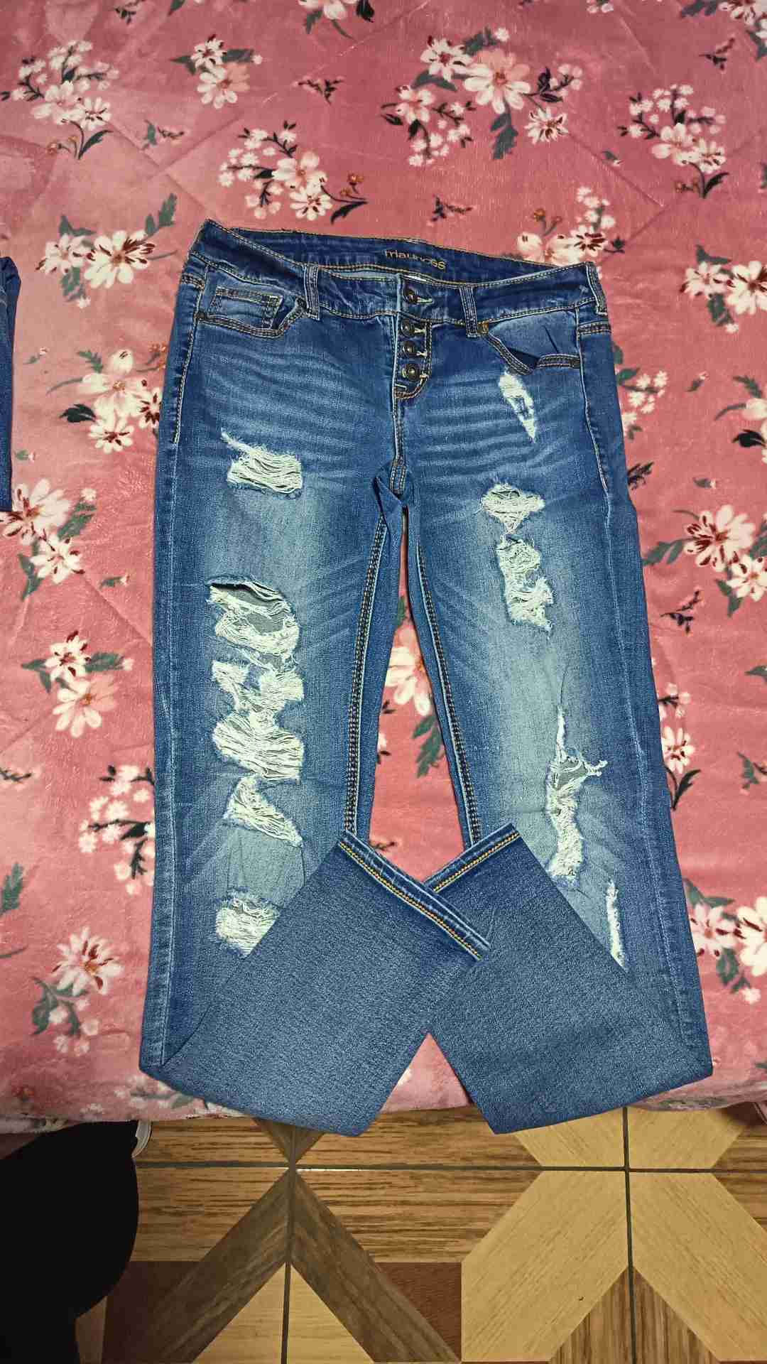 Jeans azul desgastados PrettyLittleThing - miniatura 4