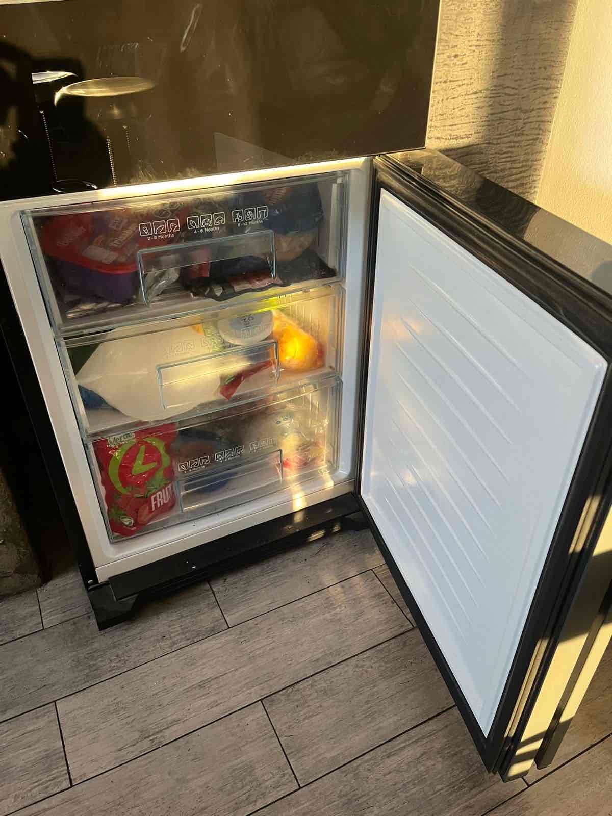 Refrigerador Daewoo negro - miniatura 2