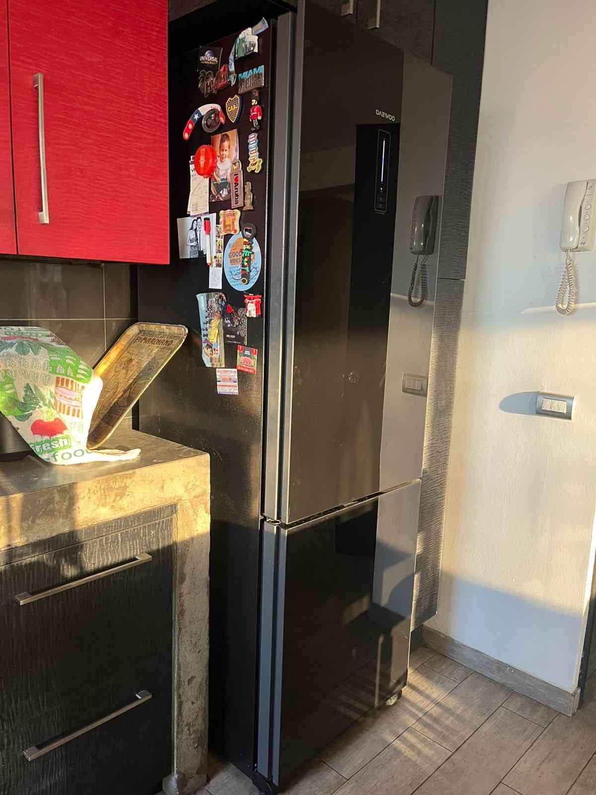 Refrigerador Daewoo negro - miniatura 4