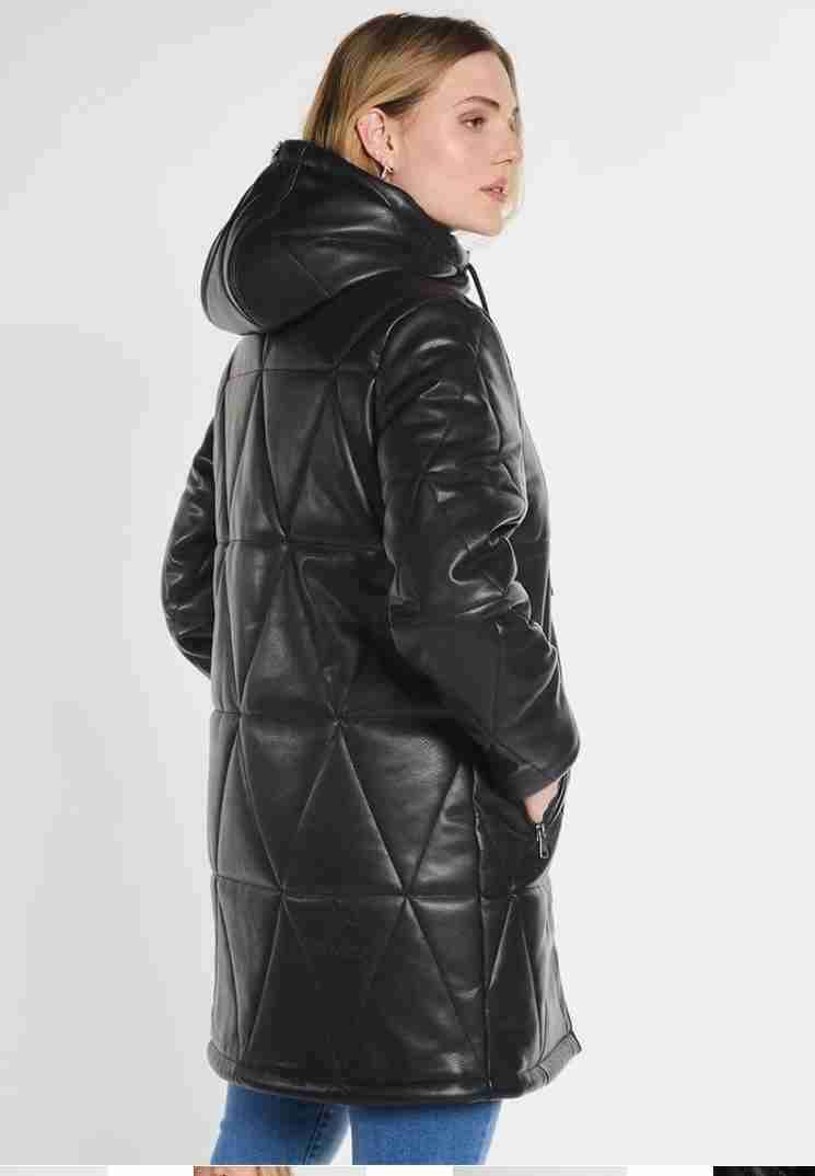 Chaqueta negra con capucha - miniatura 3