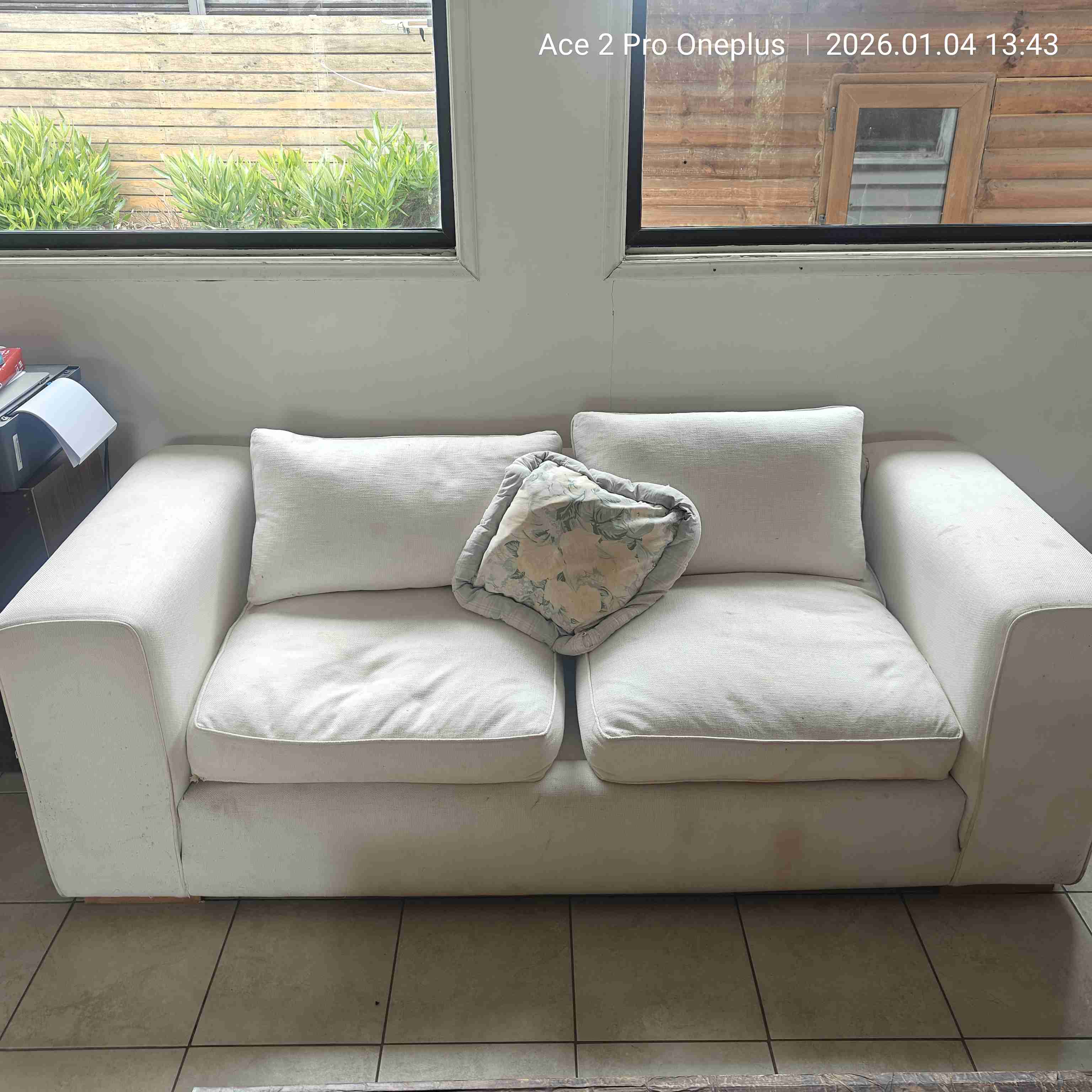 Sofás beige grandes con cojines - miniatura 3