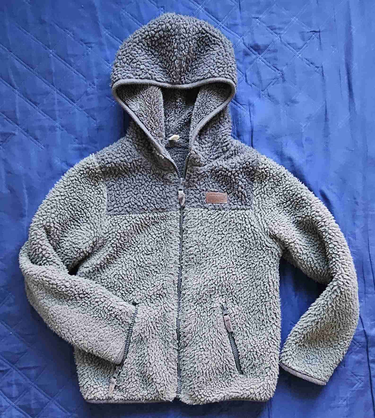 Chaqueta polar gris con capucha - miniatura 1