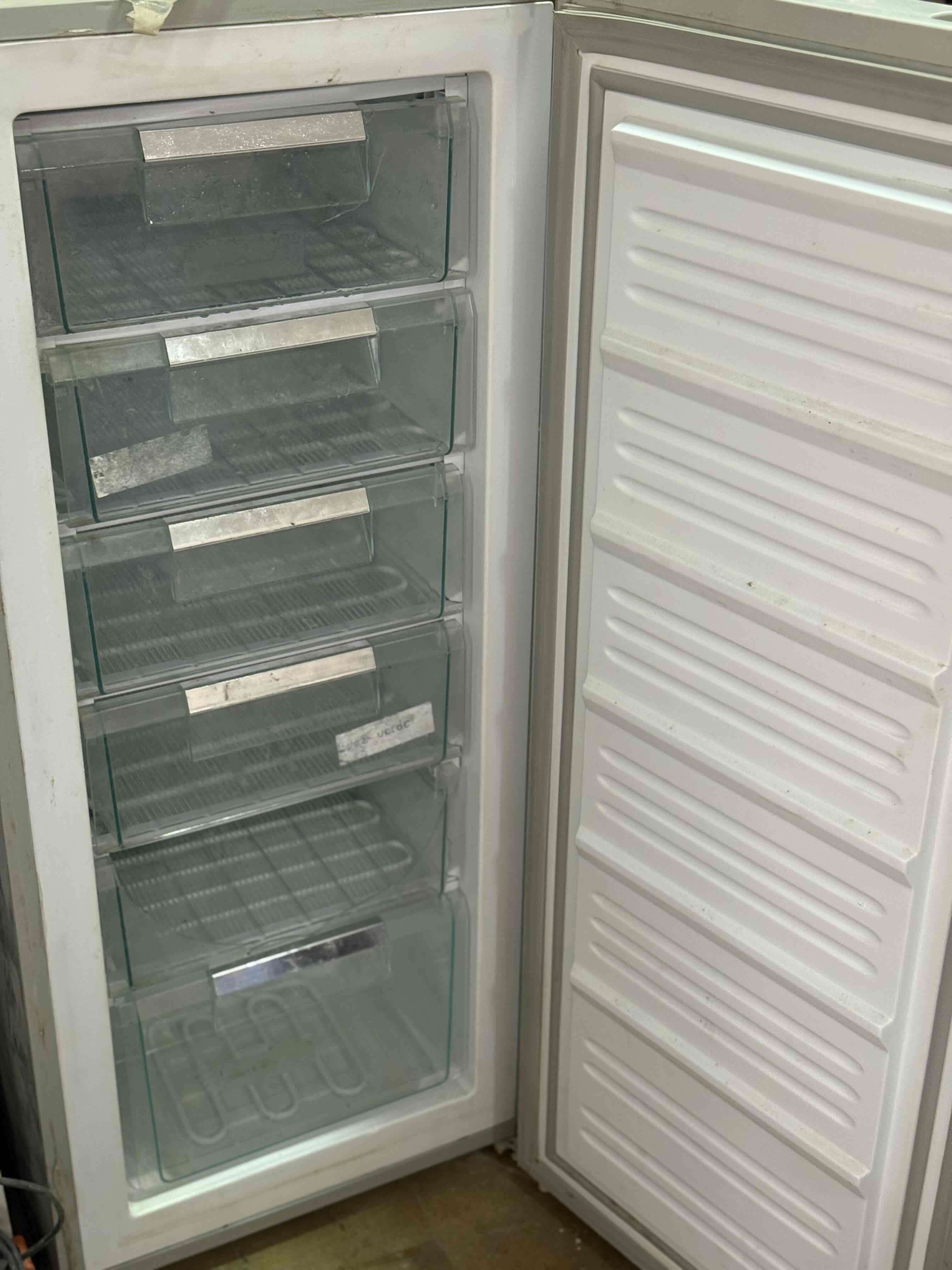 Congelador vertical blanco - miniatura 4