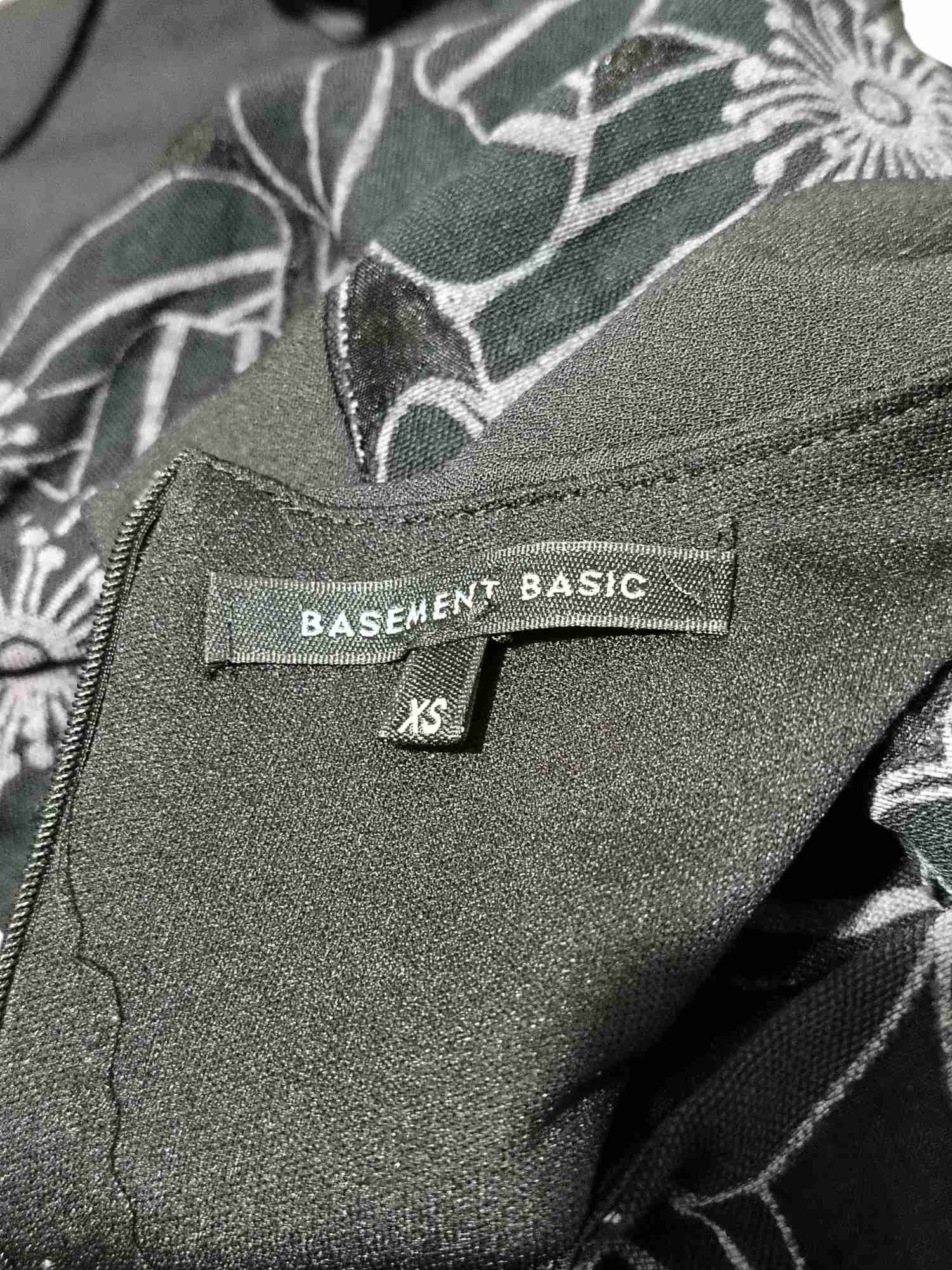 Vestido negro con estampado floral - miniatura 4