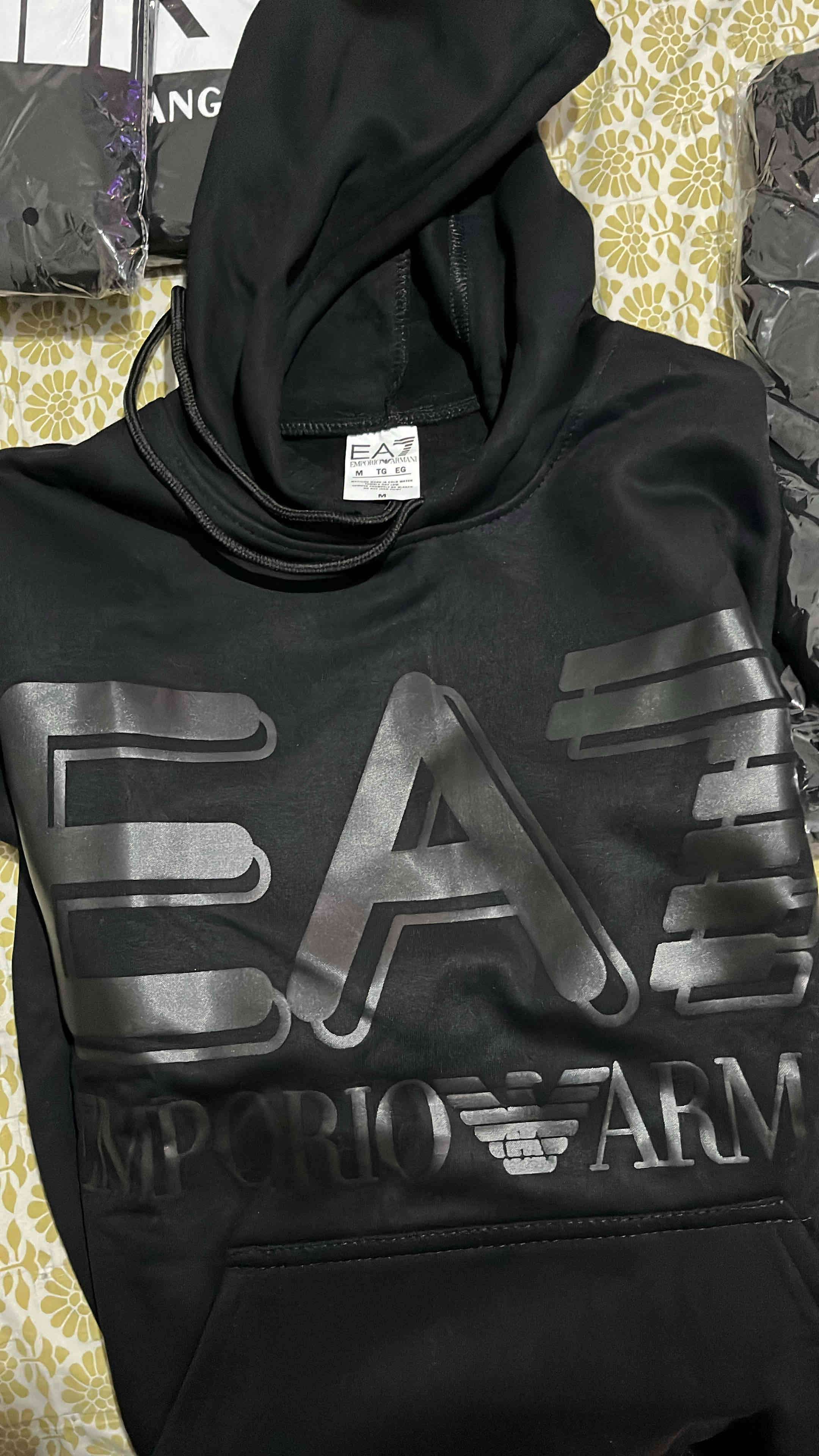 Conjunto deportivo con capucha estampado - miniatura 2