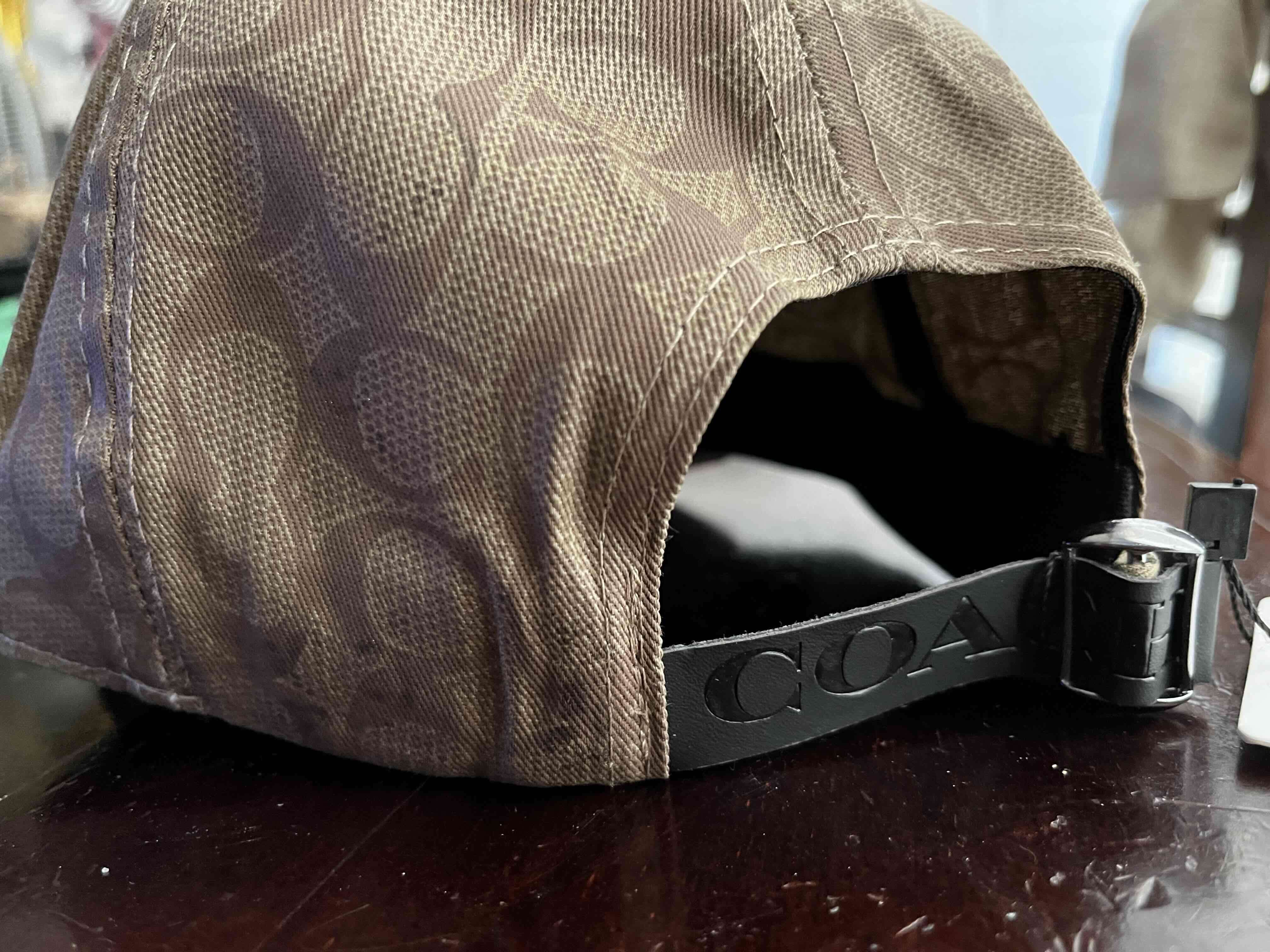 Gorra beige con diseño monograma - miniatura 3