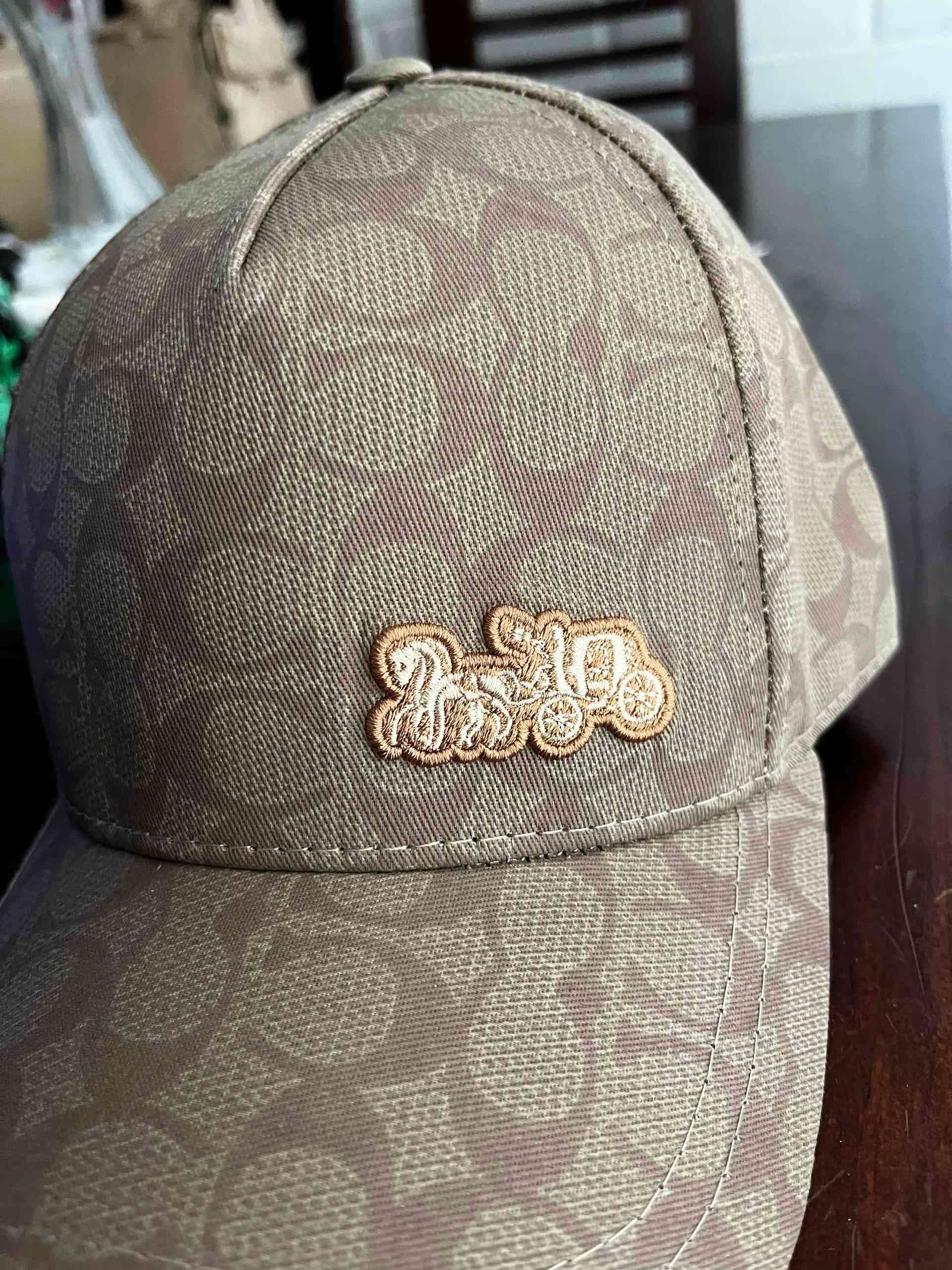 Gorra beige con diseño monograma - miniatura 4