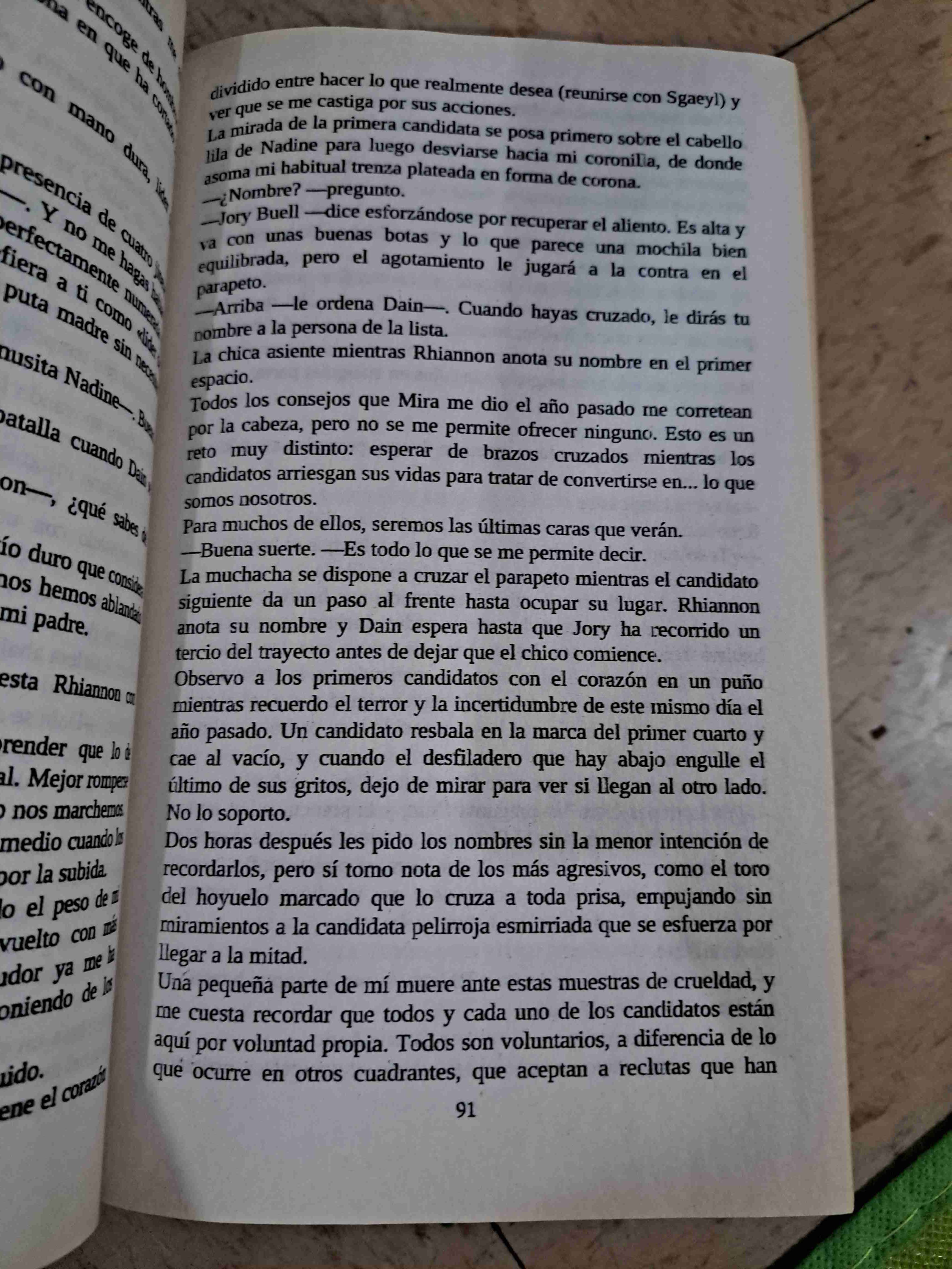 Libro Alas de Hierro - Rebecca Yarros - miniatura 3