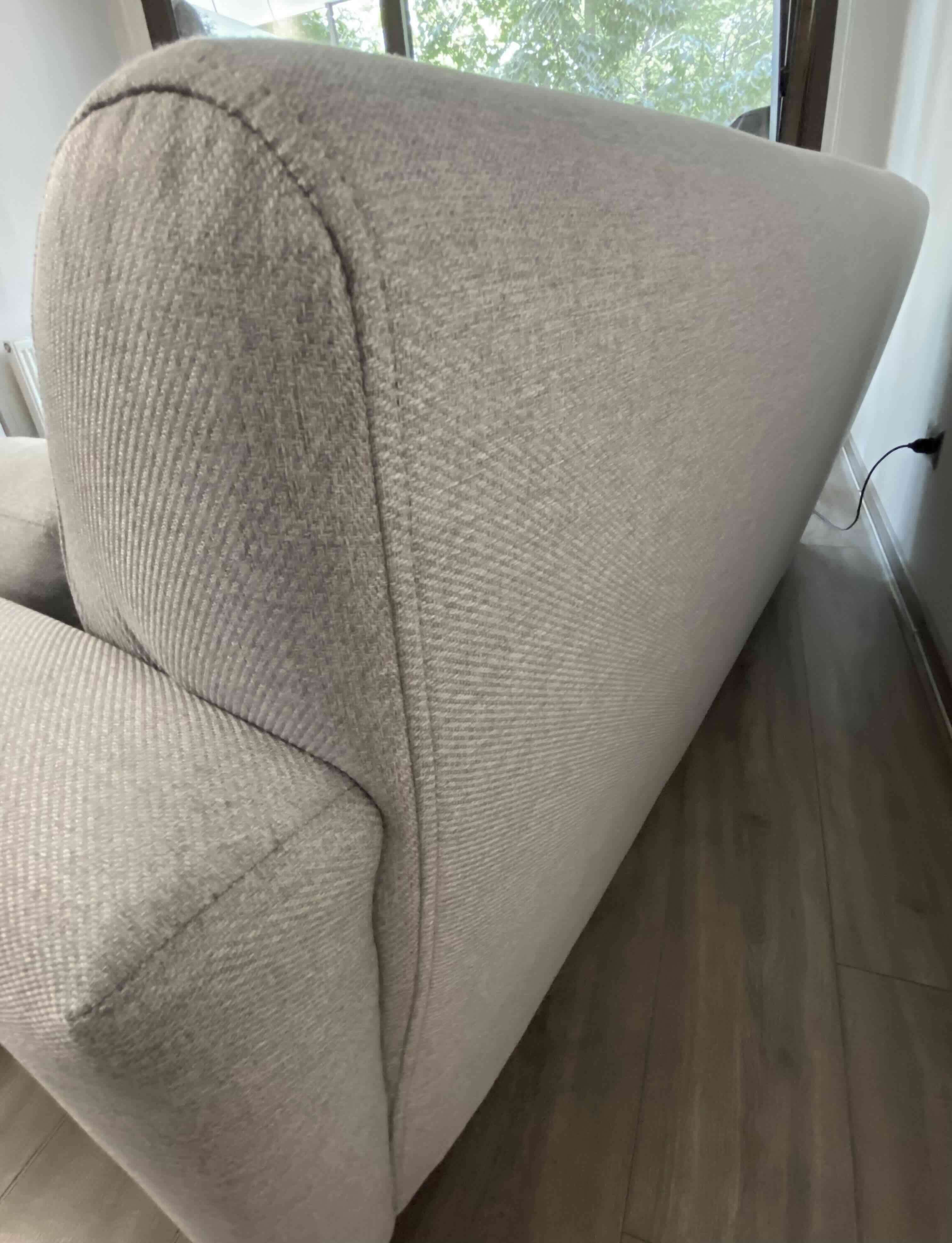 Sofá gris de dos plazas - miniatura 5