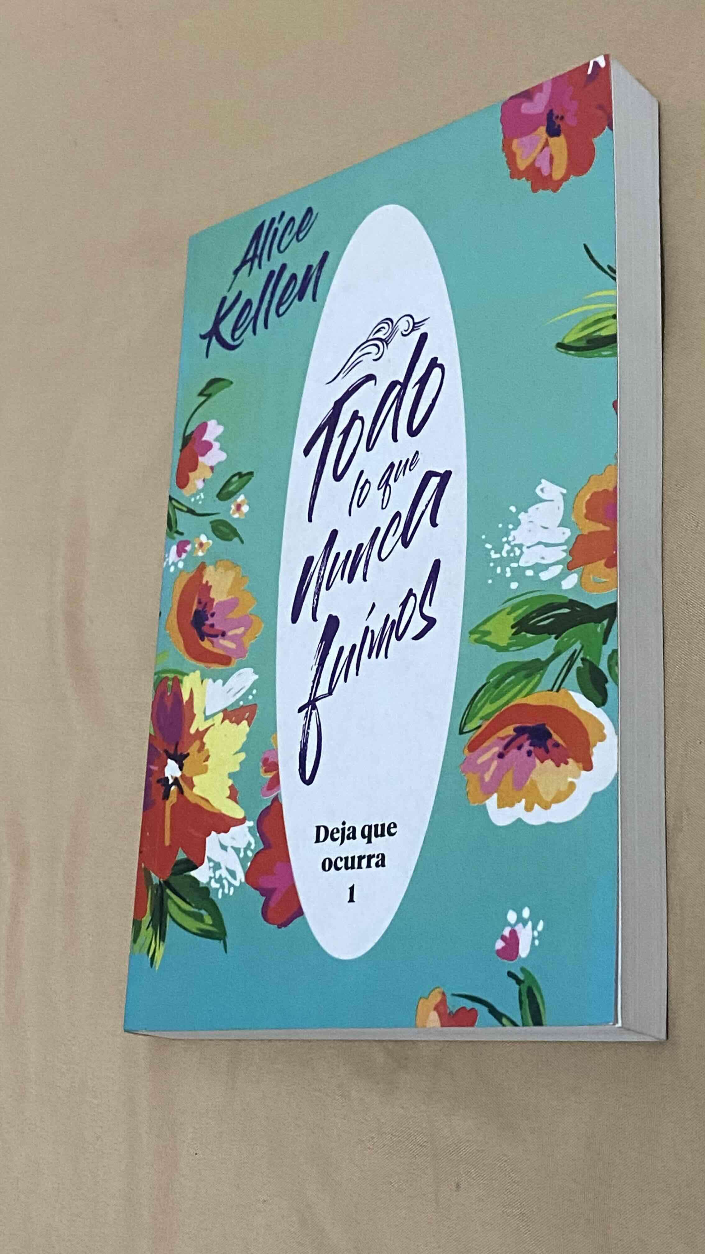 Libro 'Todo lo que nunca fuimos' - miniatura 1