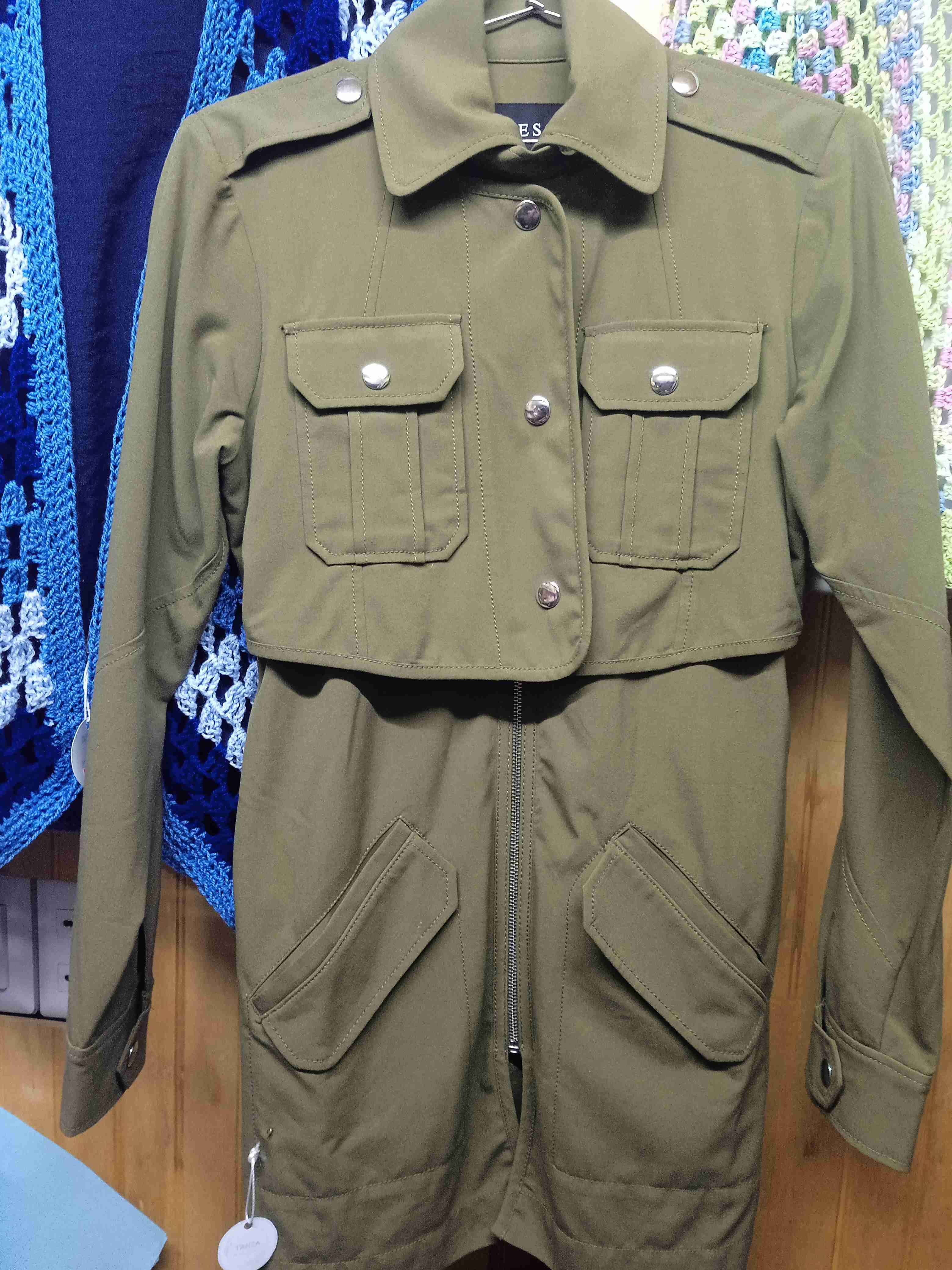 Guess Chaqueta verde militar con bolsillos - miniatura 1