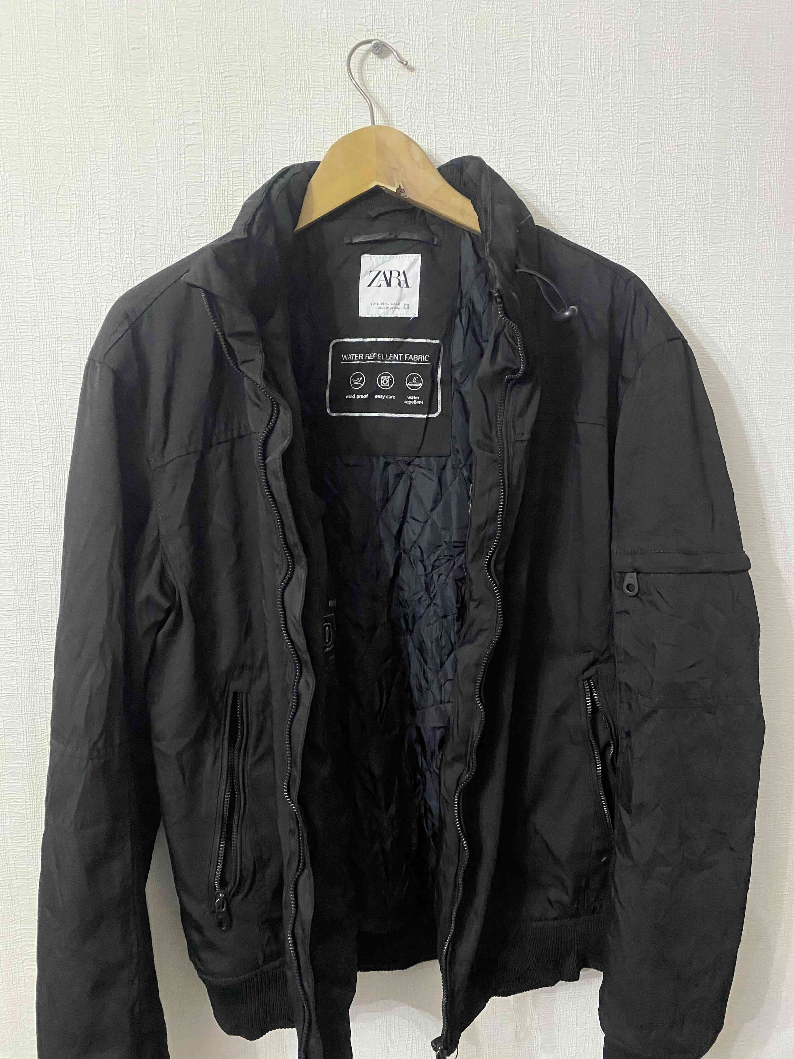 Chaqueta negra impermeable Zara - miniatura 2