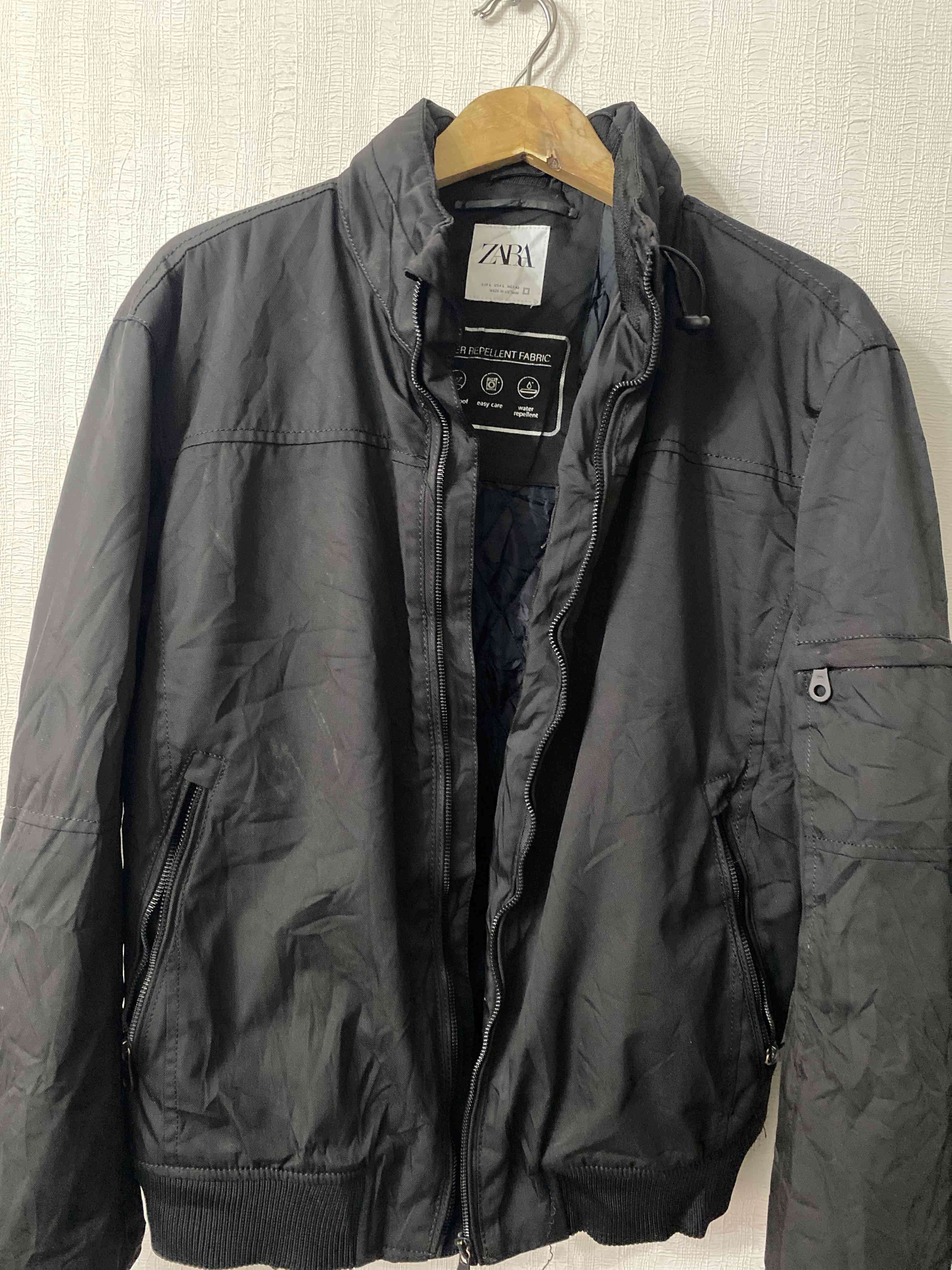 Chaqueta negra impermeable Zara - miniatura 5